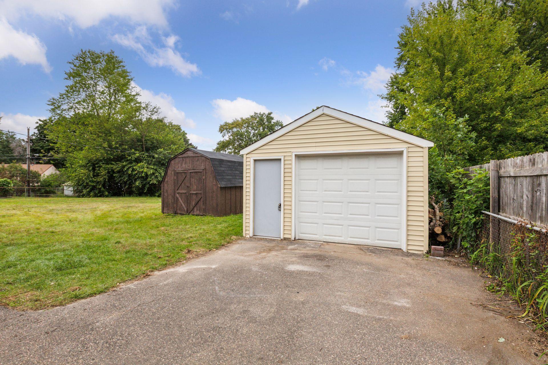 5848 Quebec Avenue N