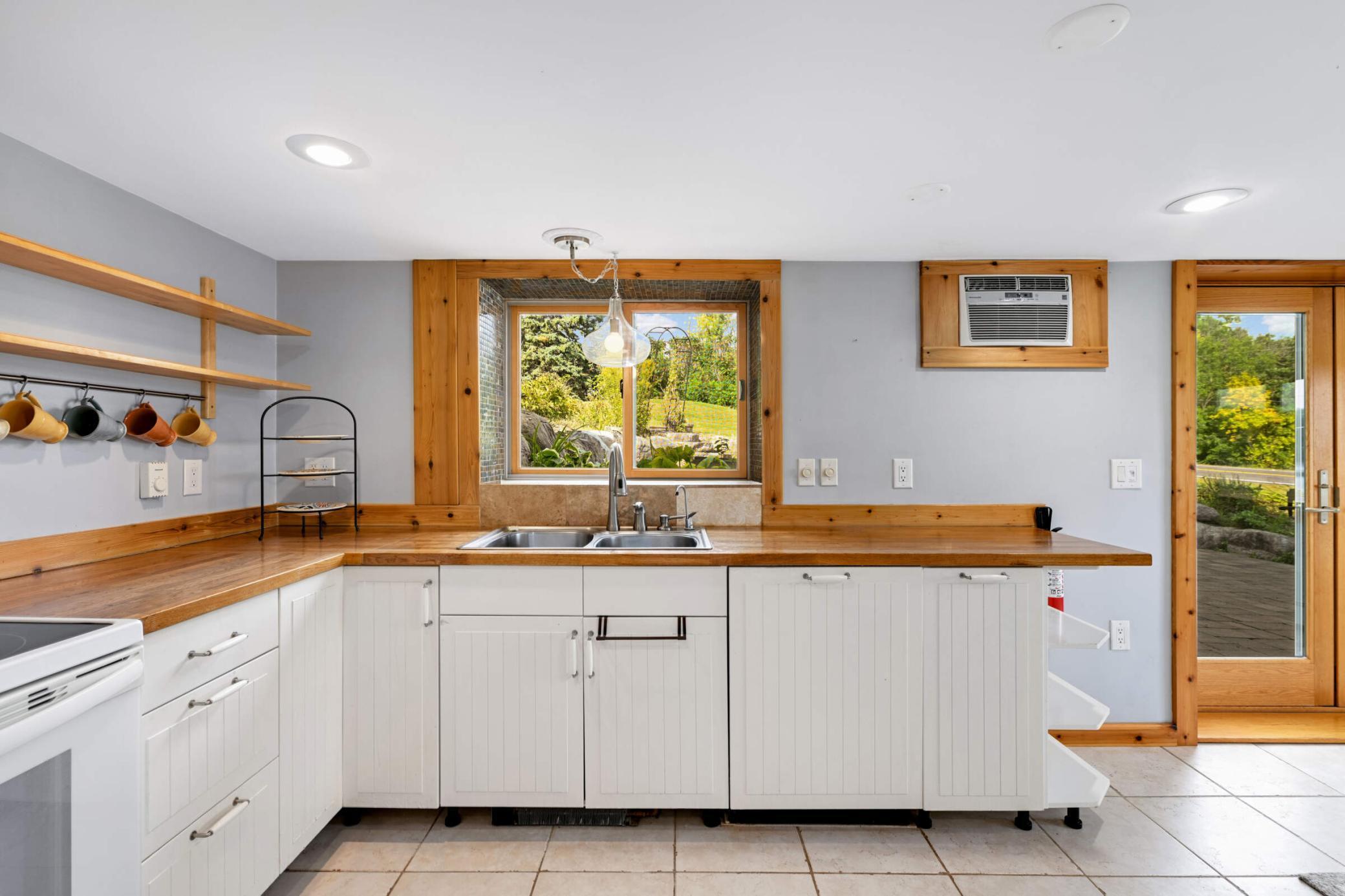 14020 Townline Avenue