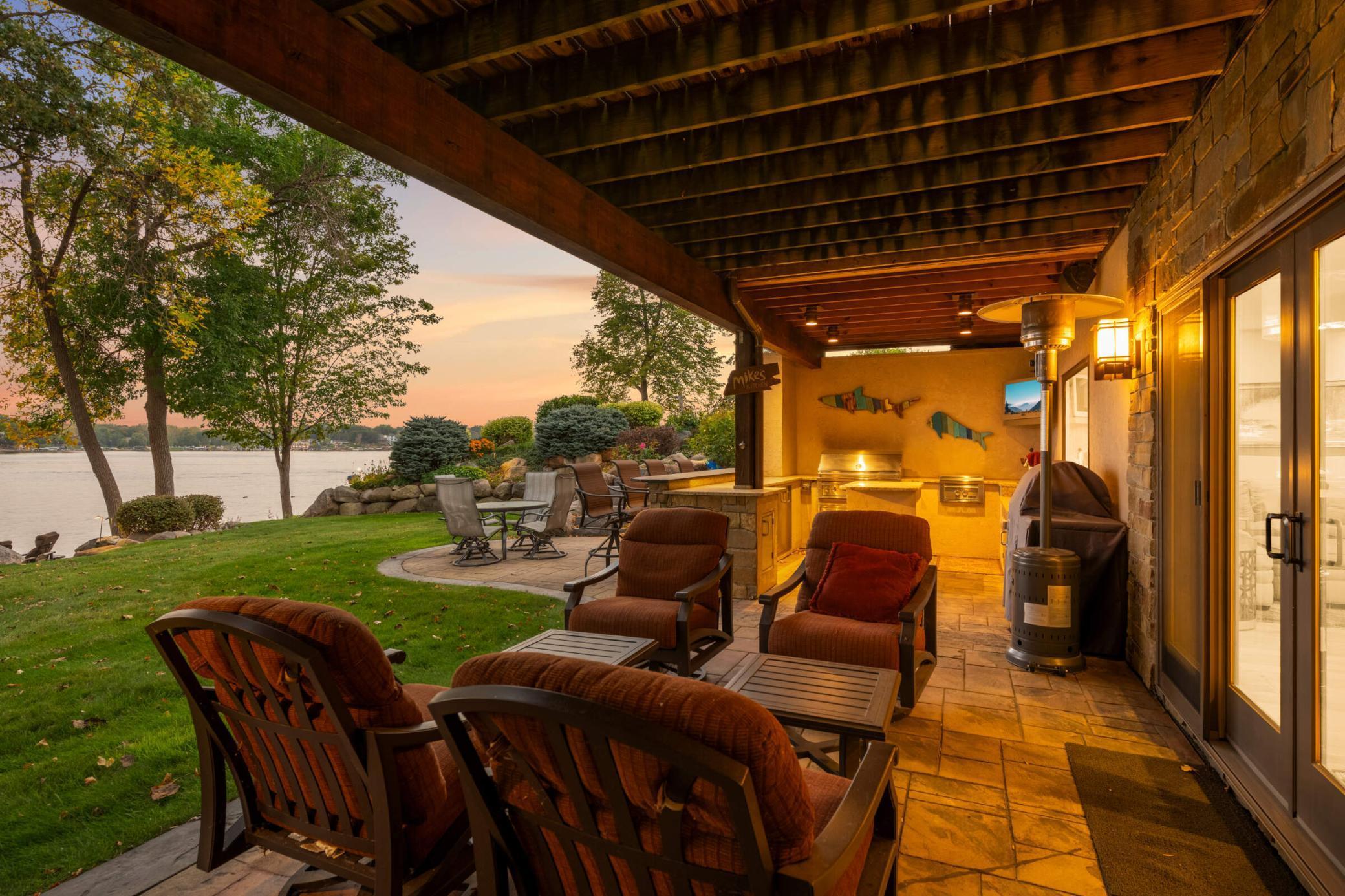 3857 Island View Circle NW