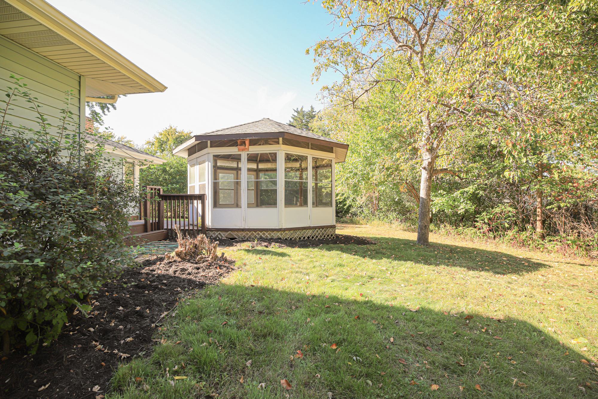 9824 Fremont Avenue S