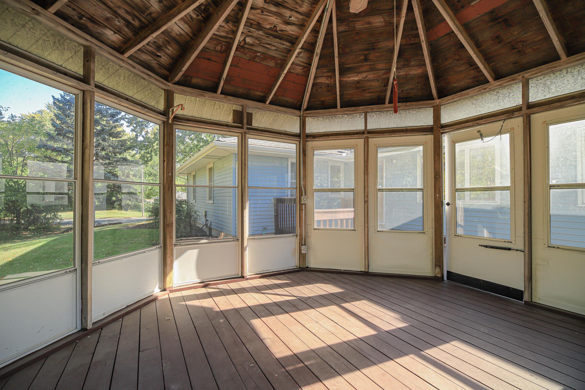 9824 Fremont Avenue S