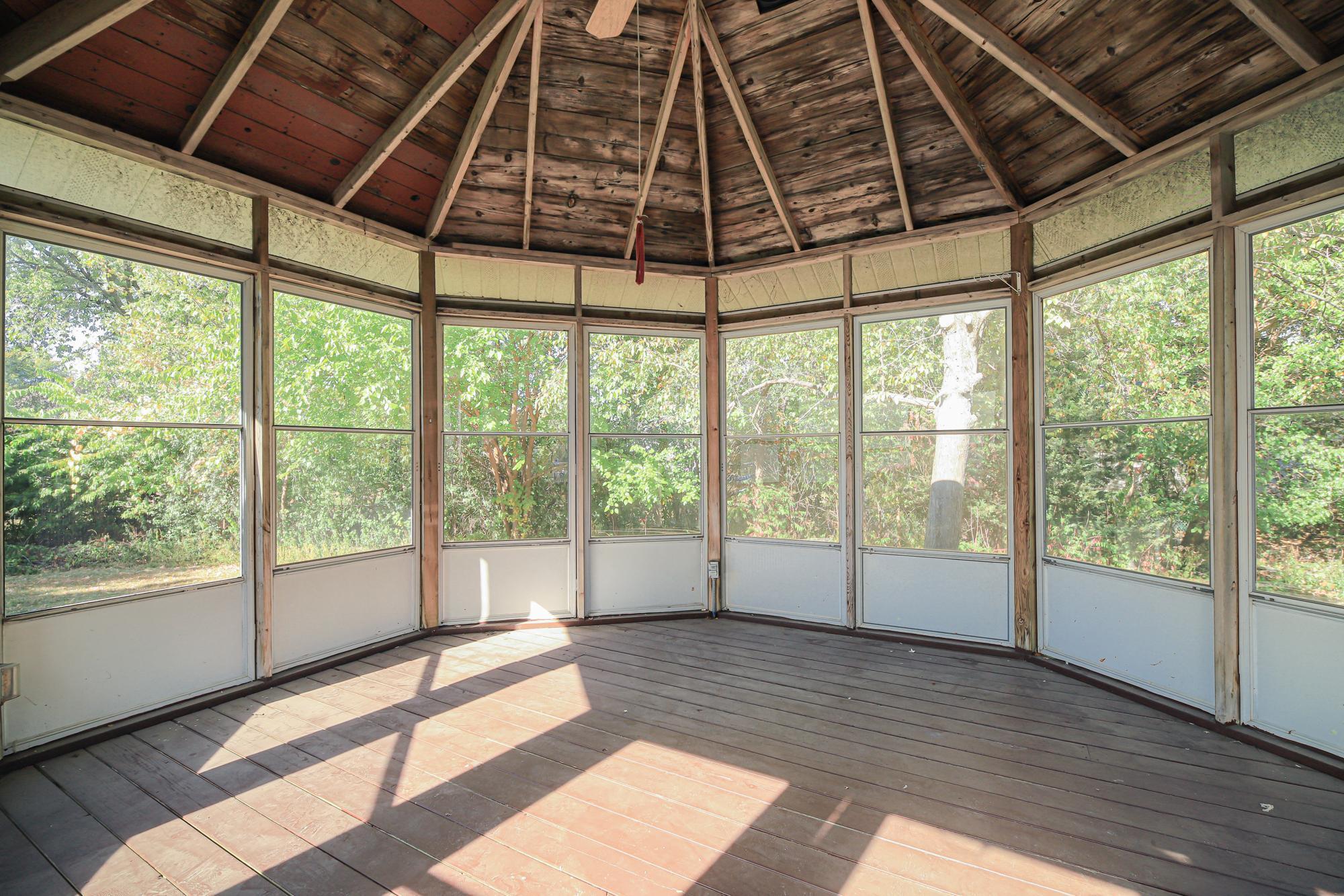 9824 Fremont Avenue S