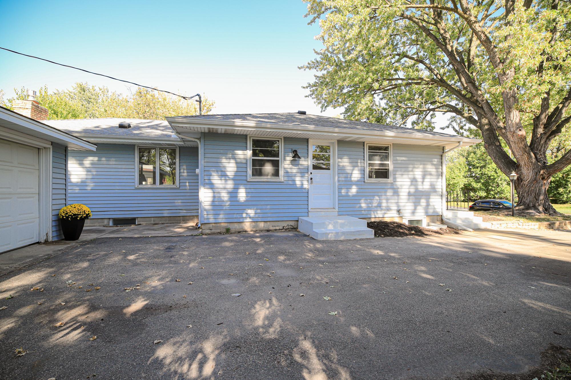 9824 Fremont Avenue S