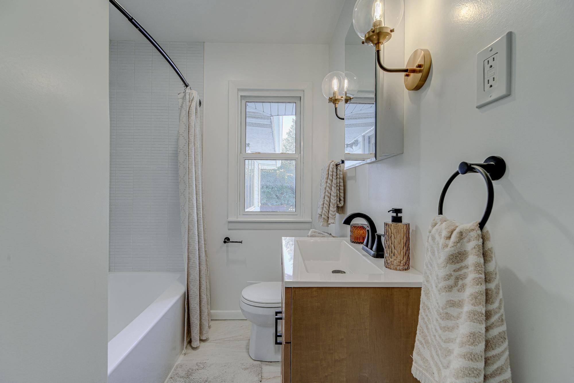 9824 Fremont Avenue S