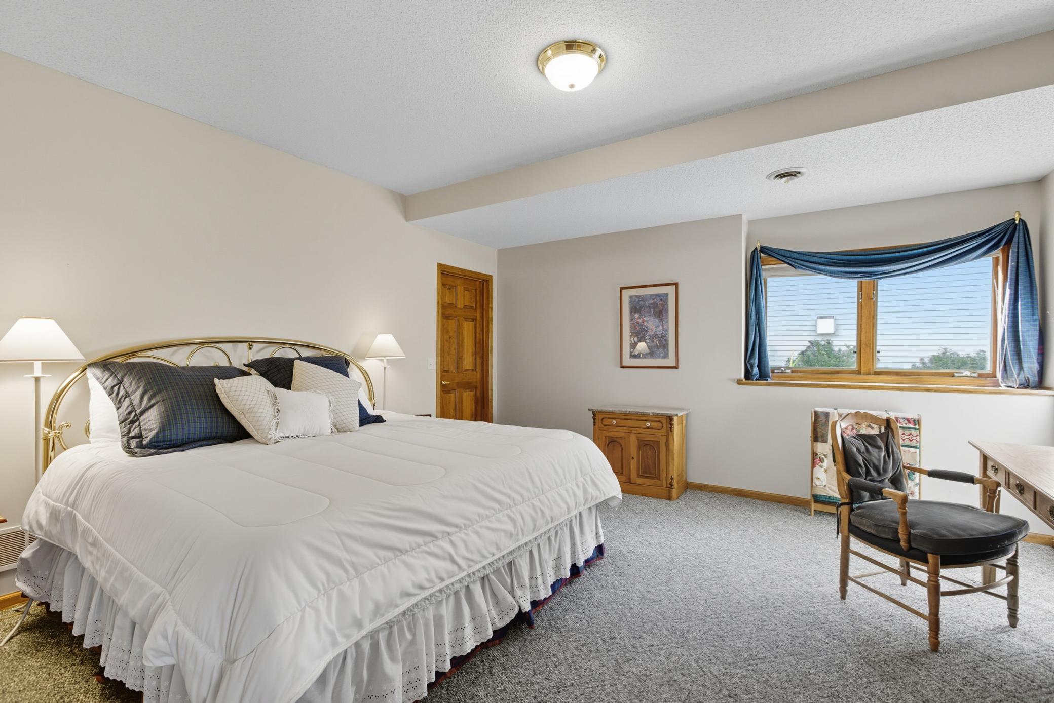 18160 39th Avenue N Unit: 7