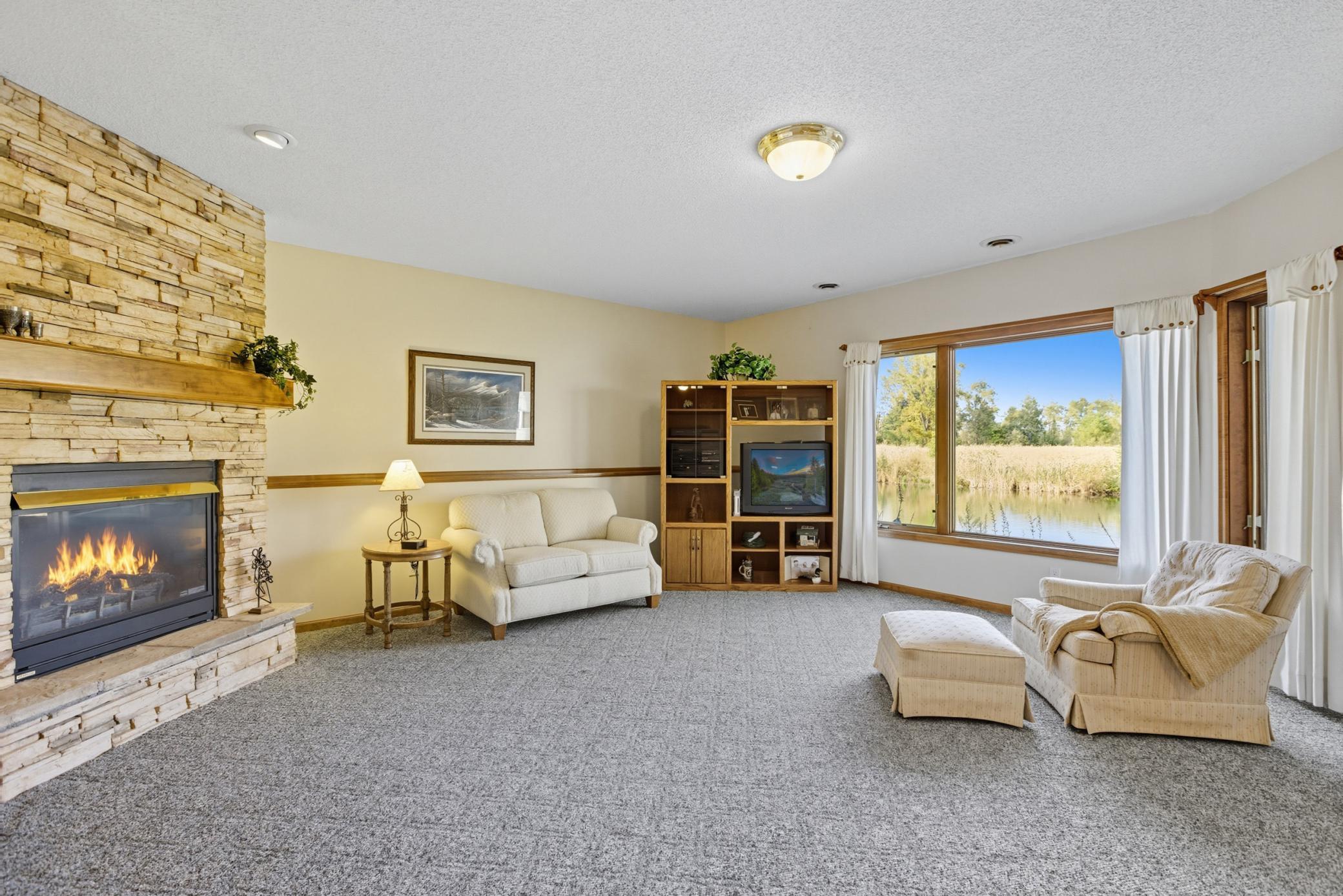 18160 39th Avenue N Unit: 7