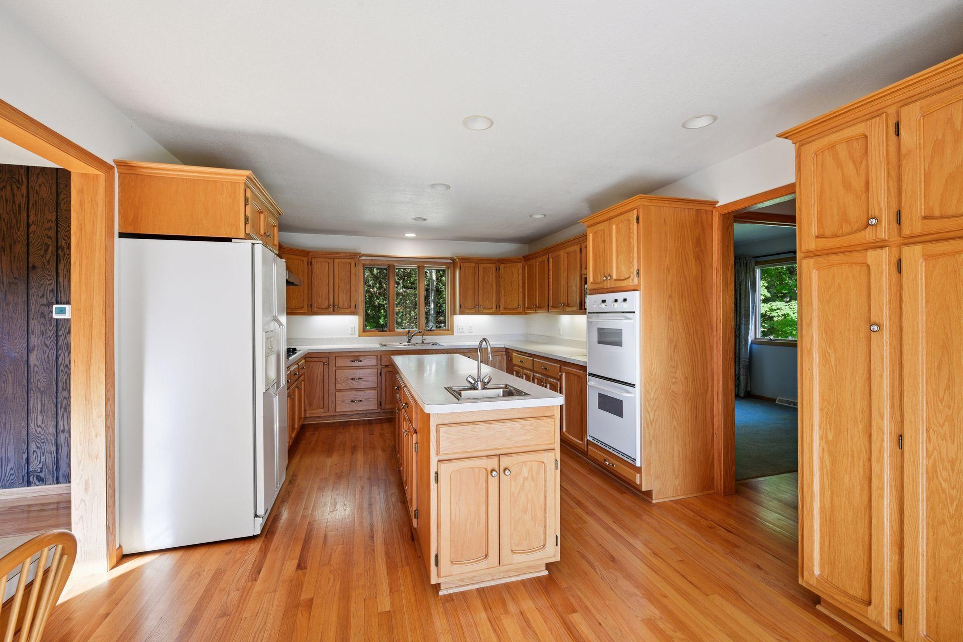 5982 Farmington Avenue SE