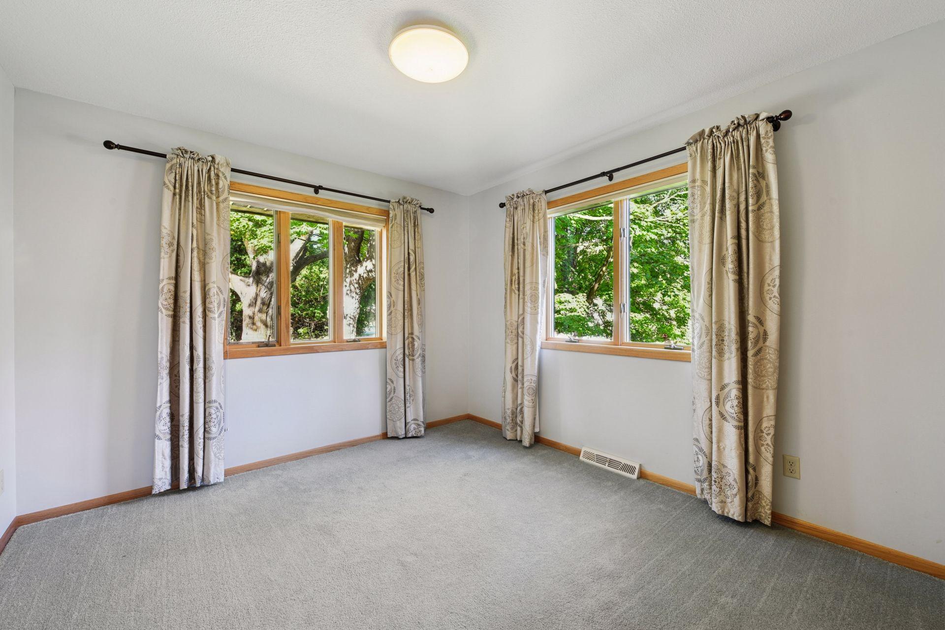 5982 Farmington Avenue SE