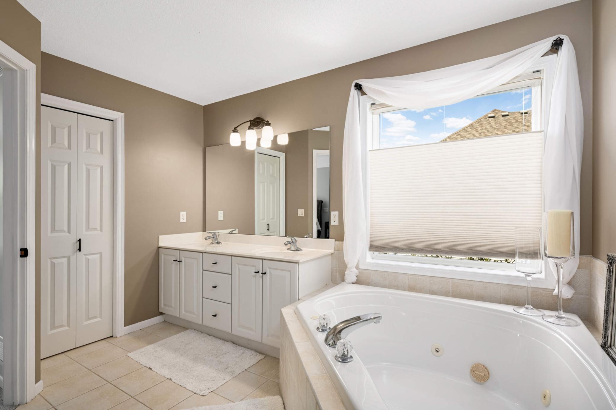 3055 Knollridge Drive NW