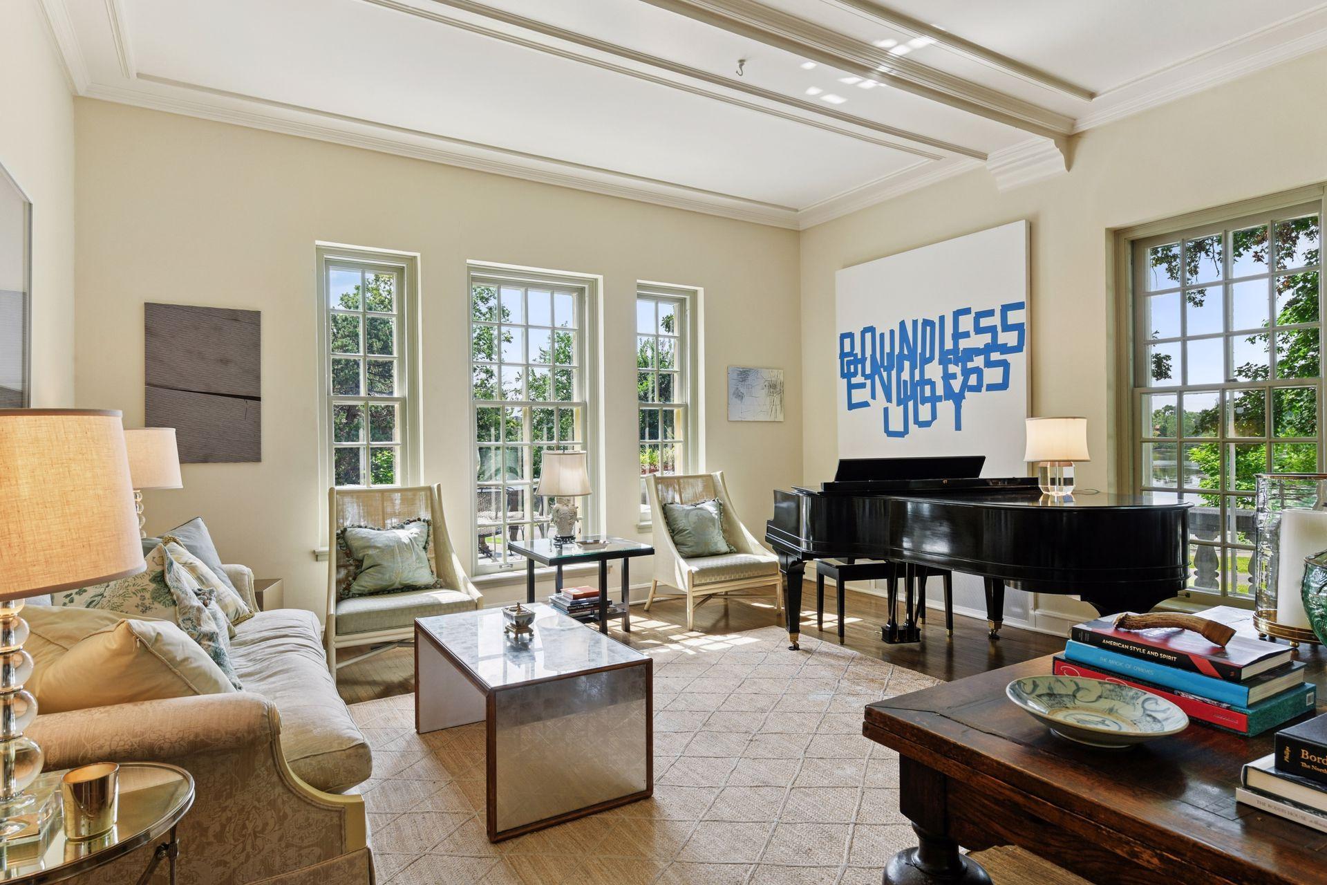 2308 W Lake Of The Isles Parkway