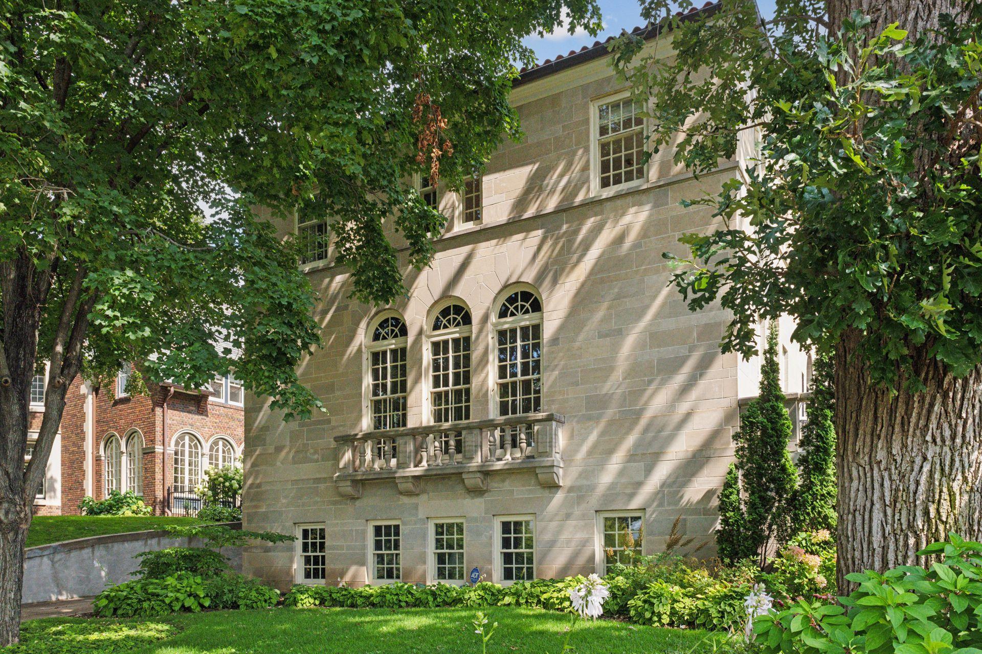 2308 W Lake Of The Isles Parkway