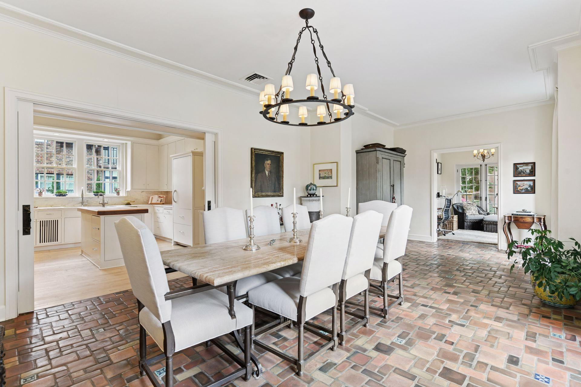 2308 W Lake Of The Isles Parkway