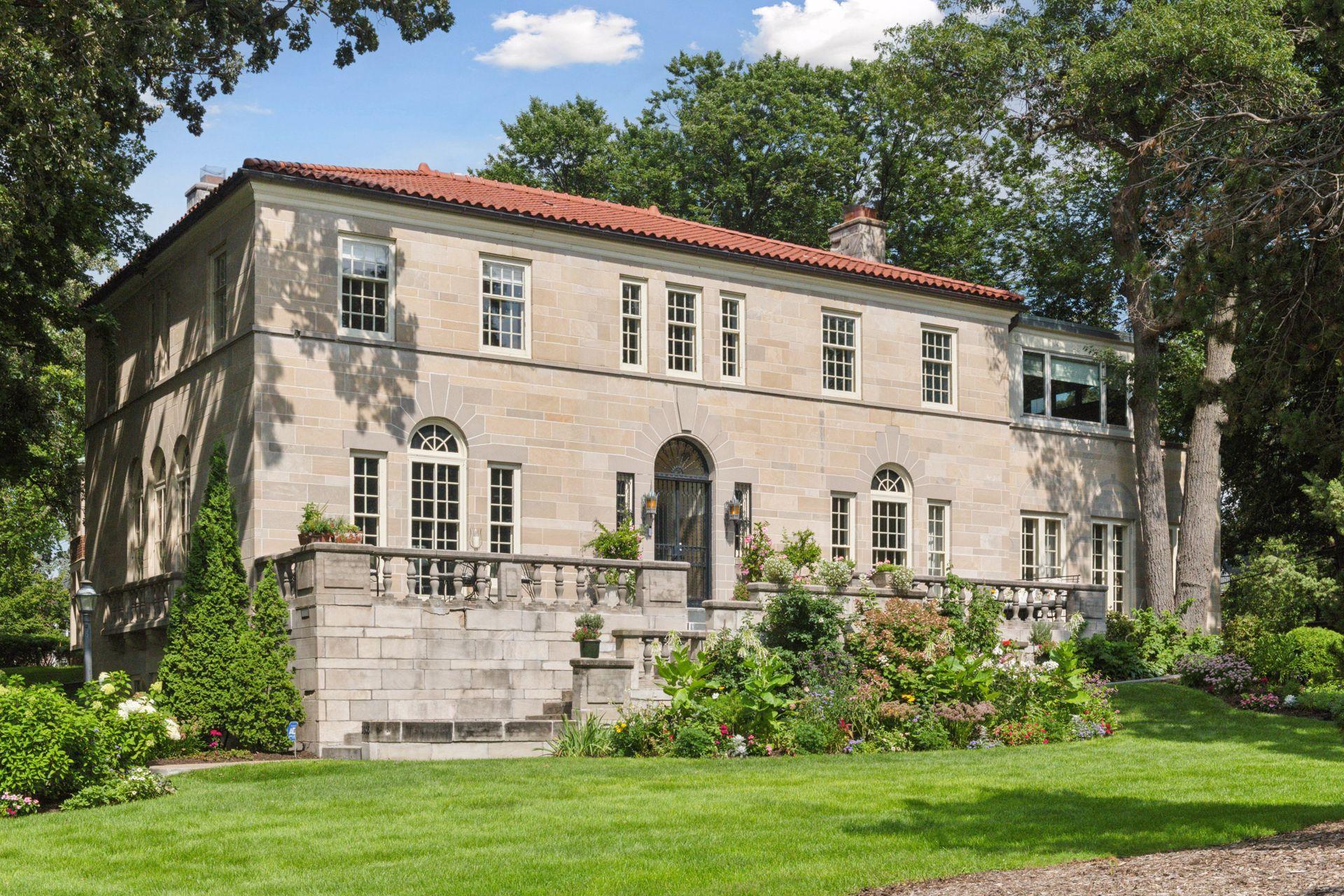 2308 W Lake Of The Isles Parkway