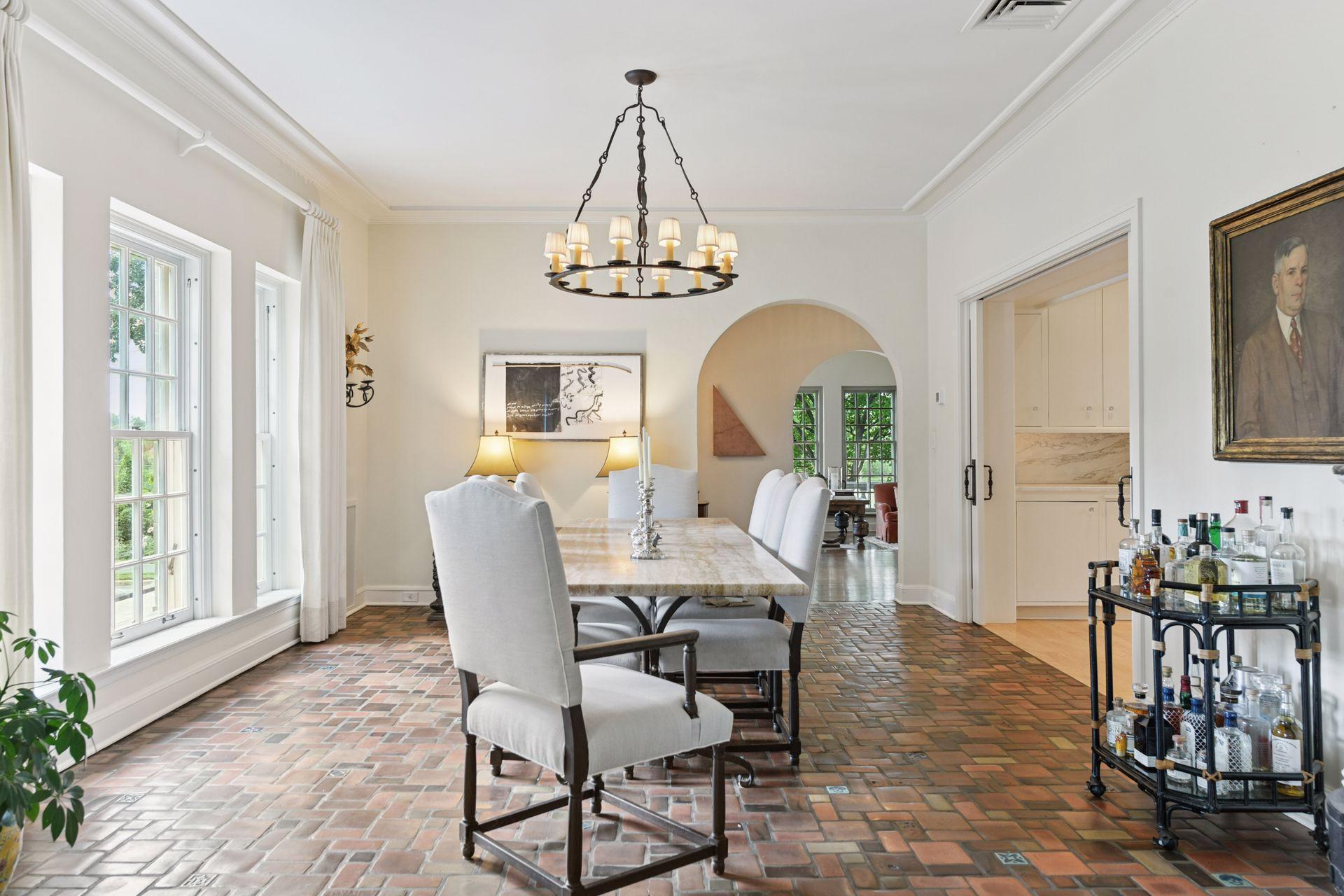 2308 W Lake Of The Isles Parkway