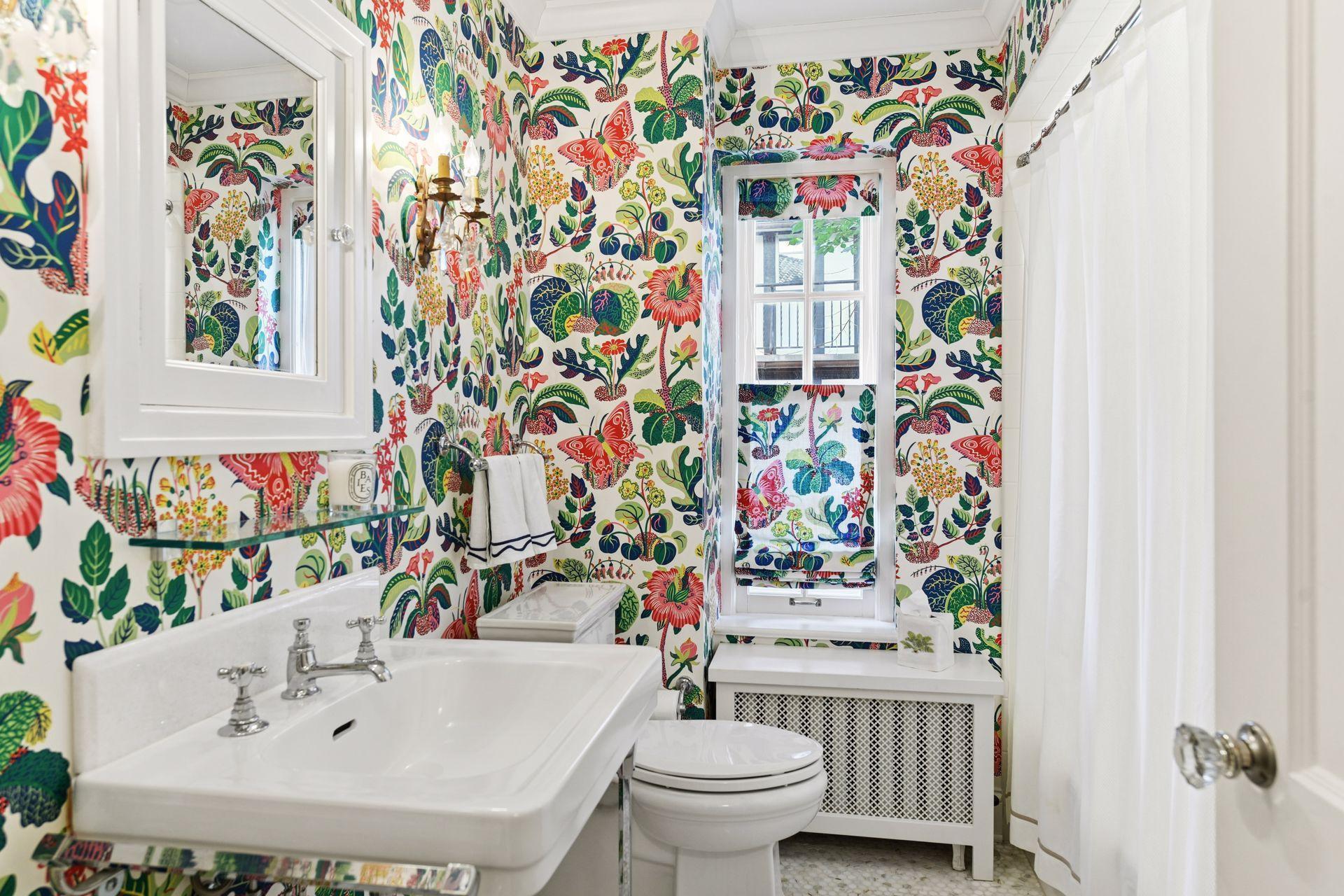 2308 W Lake Of The Isles Parkway