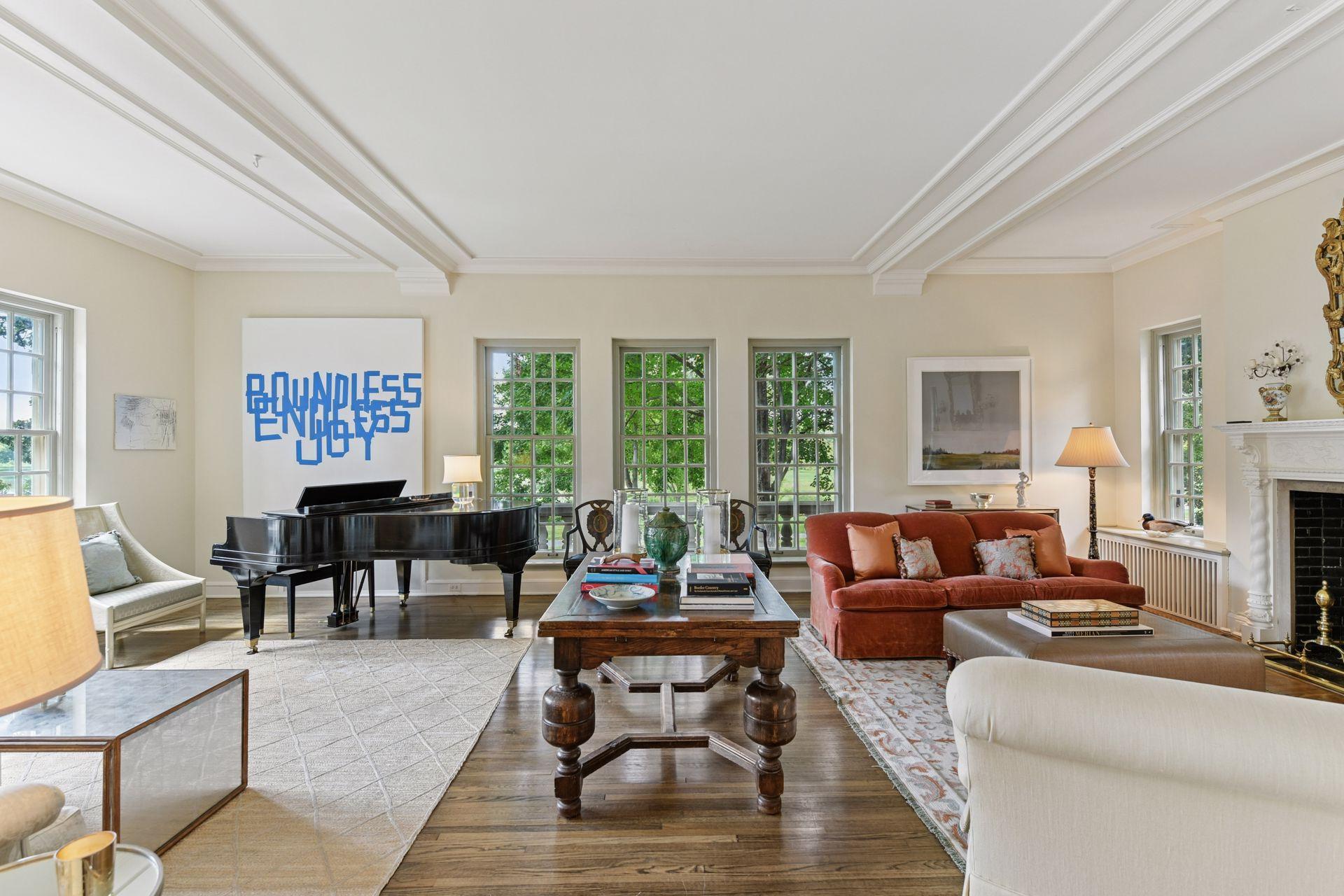 2308 W Lake Of The Isles Parkway