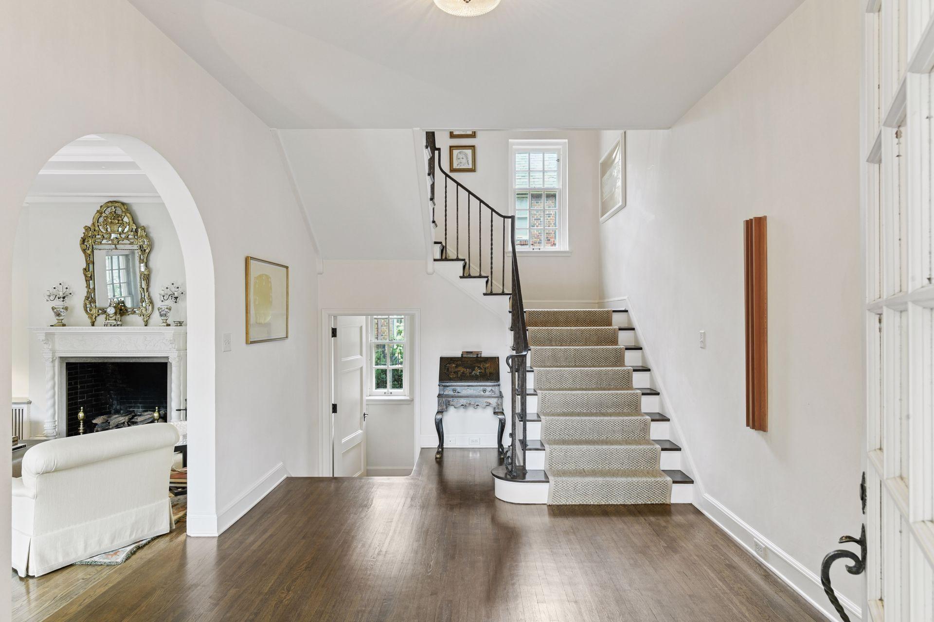 2308 W Lake Of The Isles Parkway