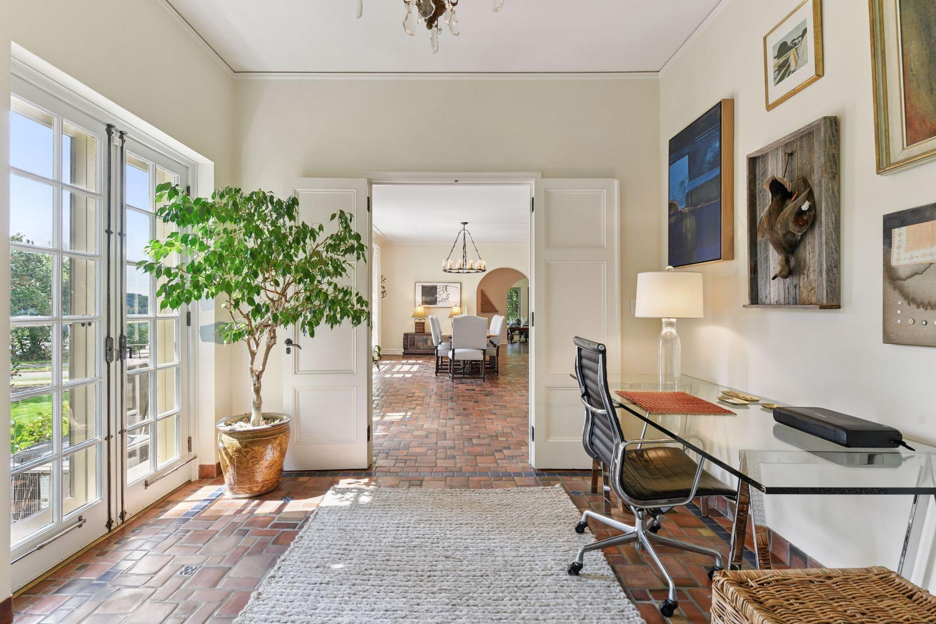 2308 W Lake Of The Isles Parkway