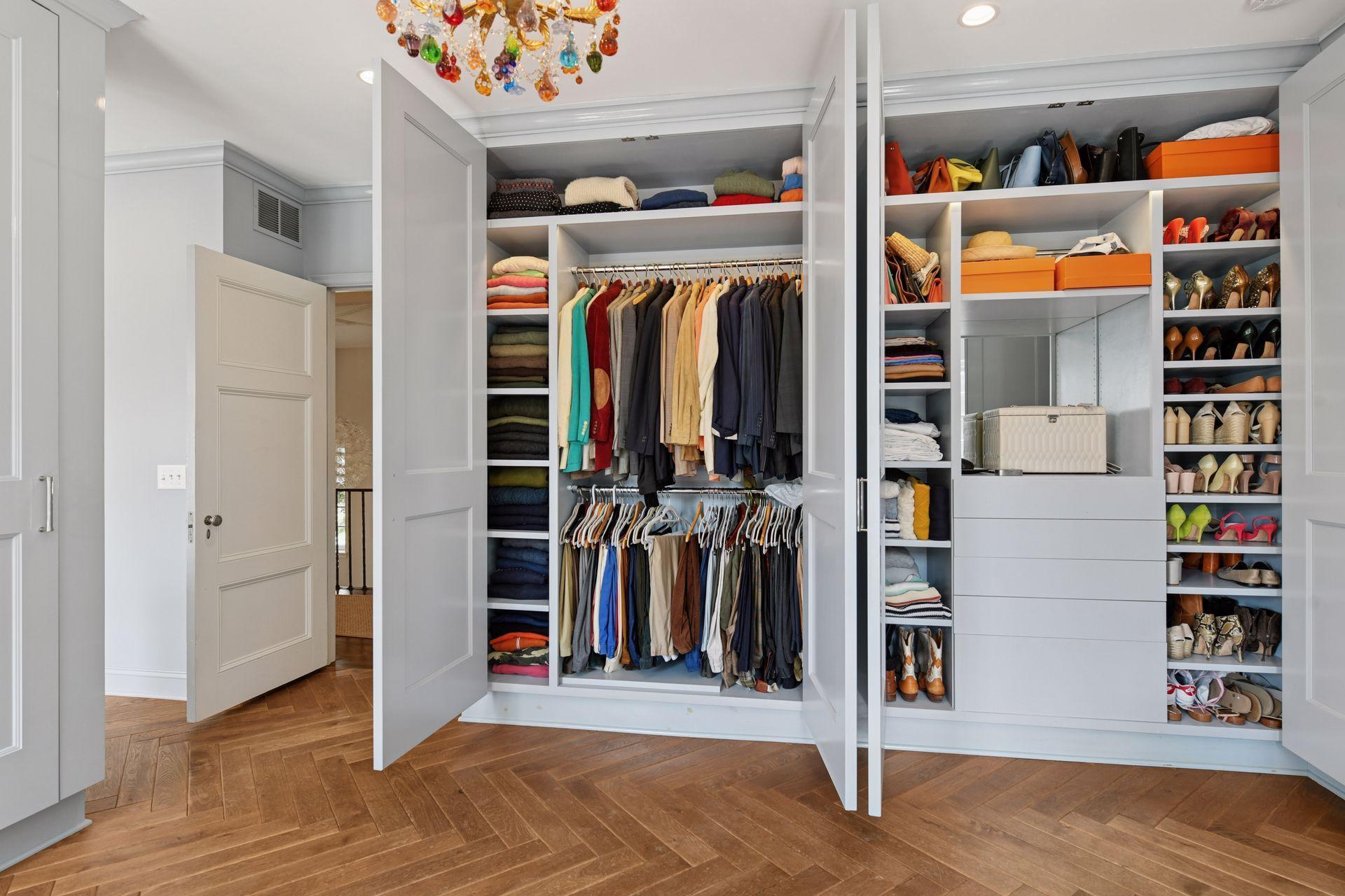 2308 W Lake Of The Isles Parkway