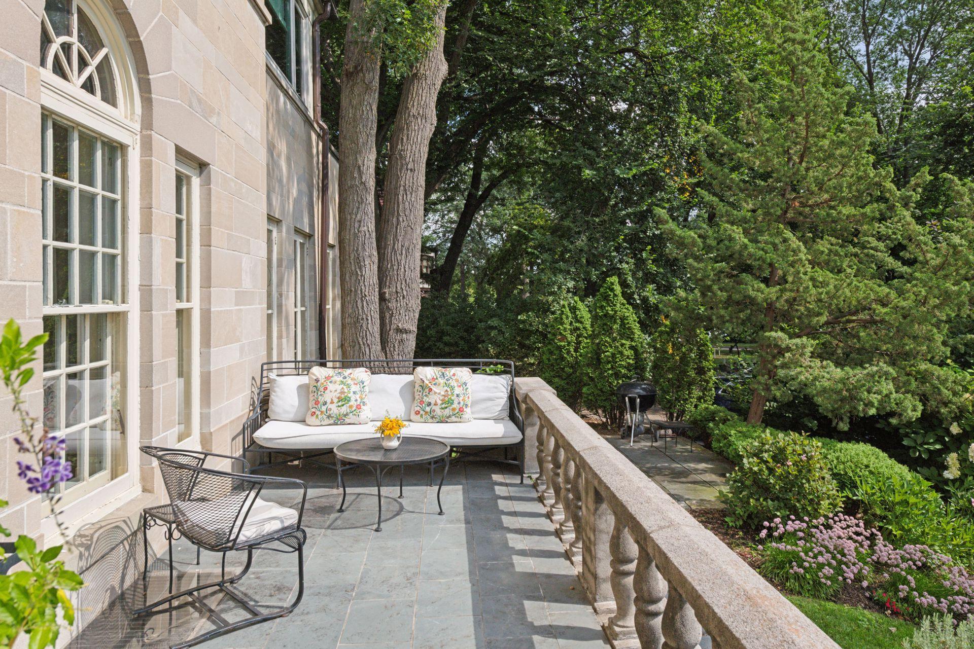 2308 W Lake Of The Isles Parkway