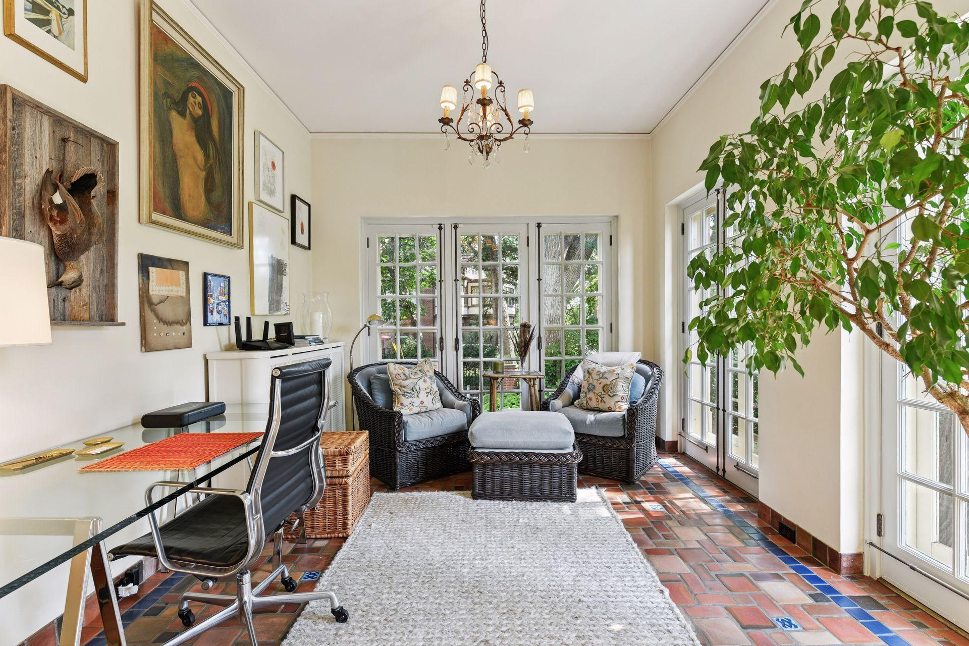 2308 W Lake Of The Isles Parkway