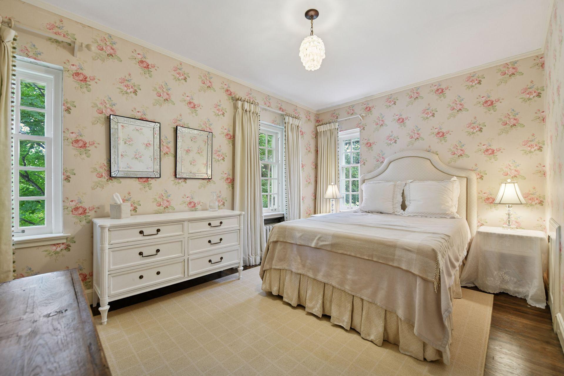 2308 W Lake Of The Isles Parkway