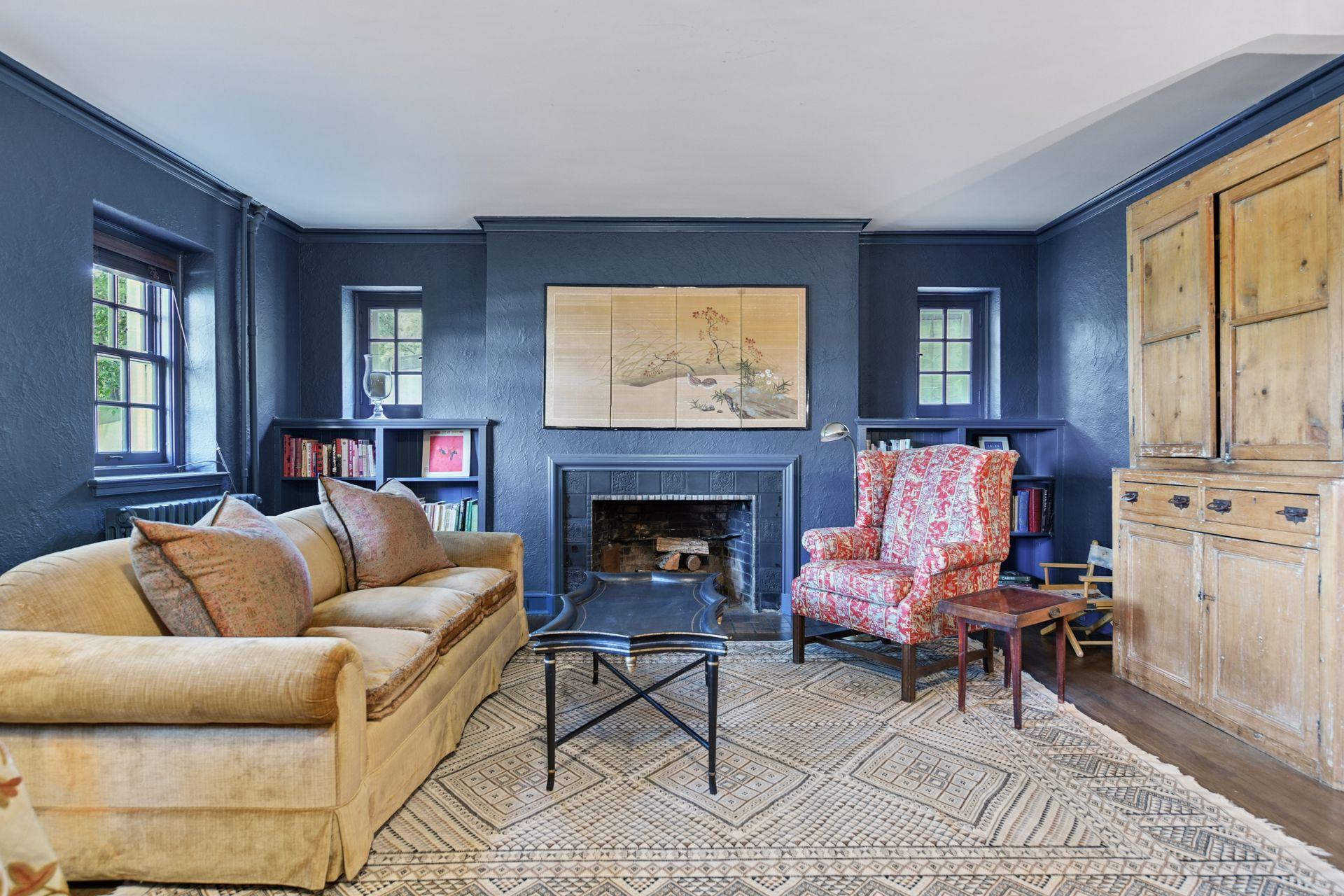 2308 W Lake Of The Isles Parkway