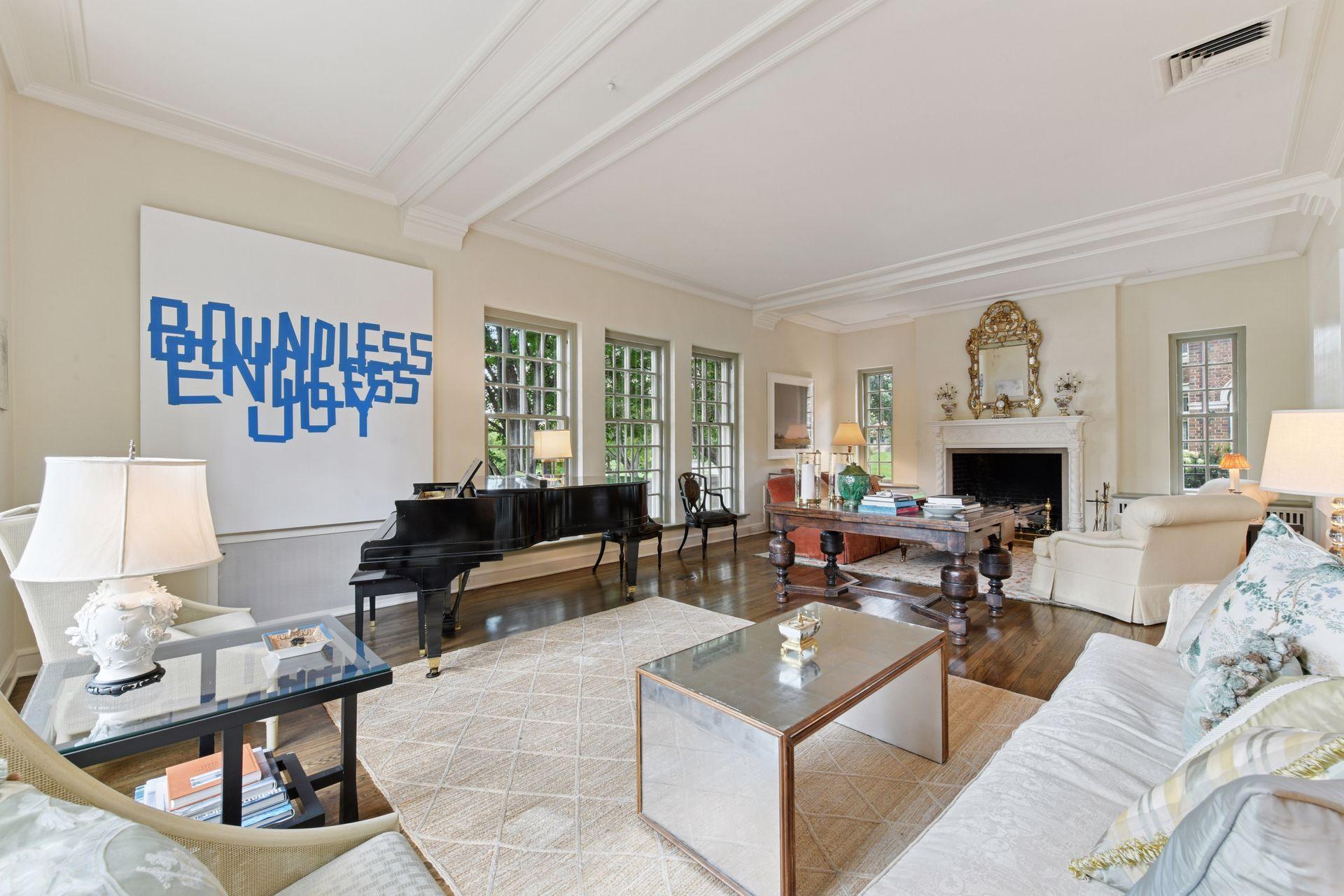 2308 W Lake Of The Isles Parkway