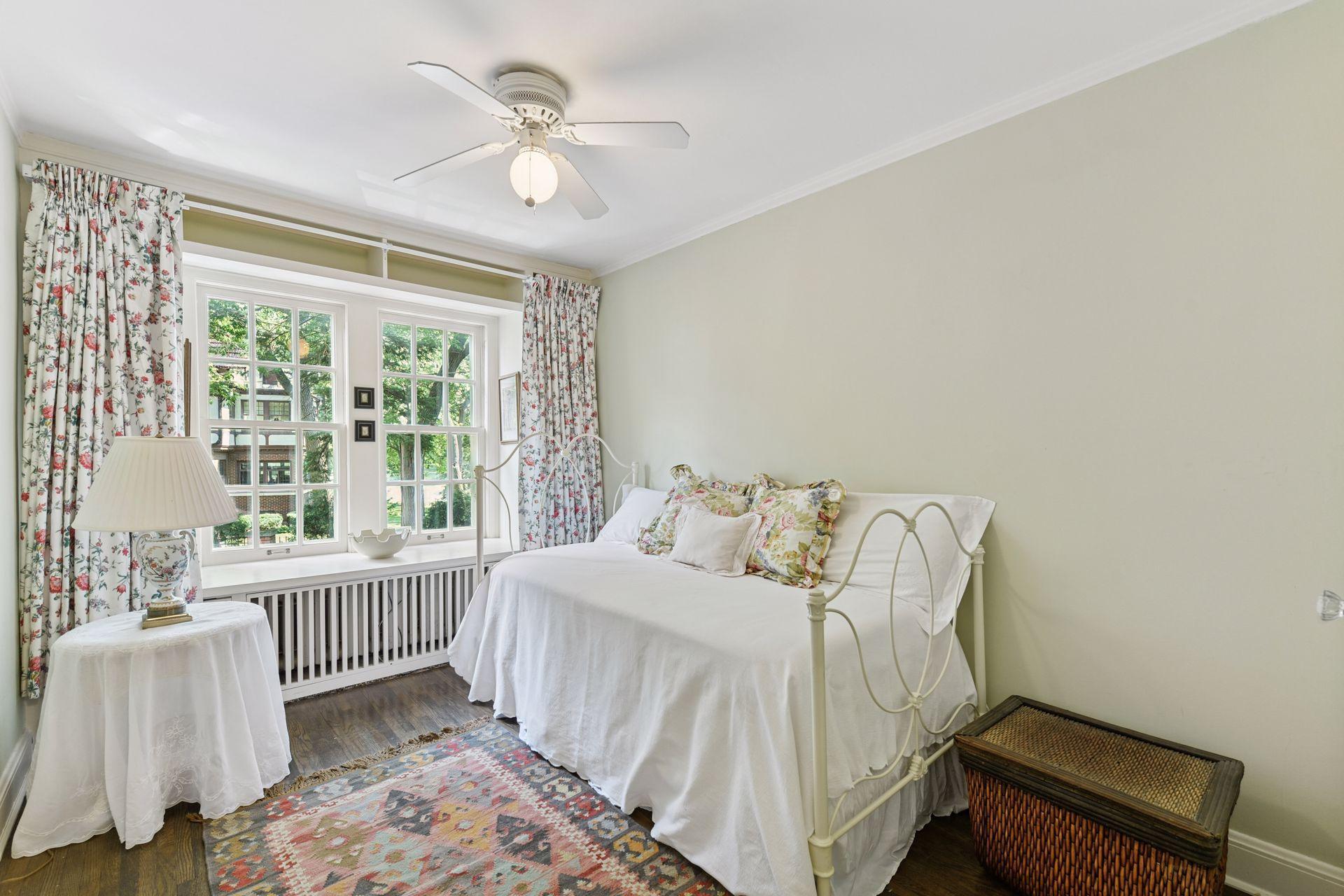 2308 W Lake Of The Isles Parkway