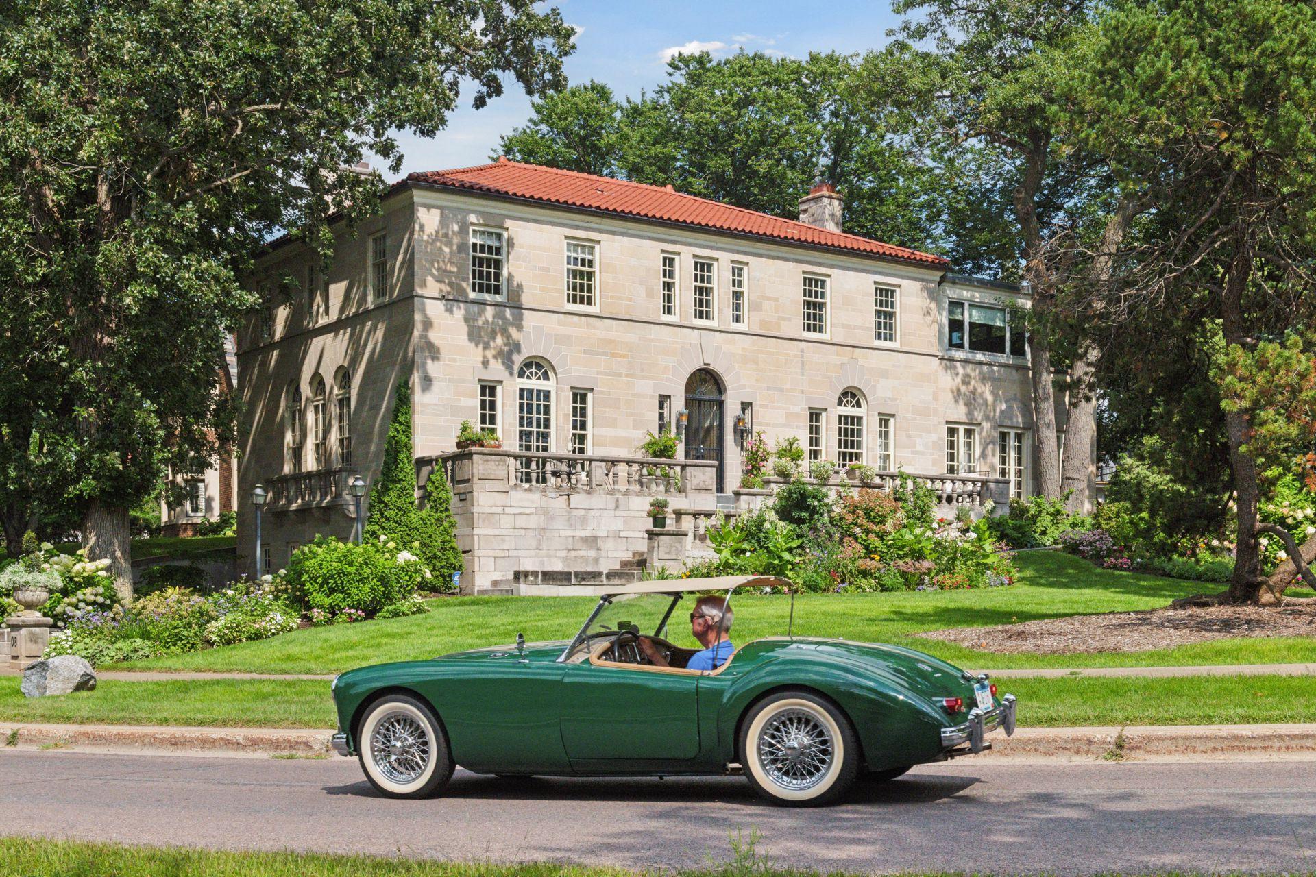 2308 W Lake Of The Isles Parkway