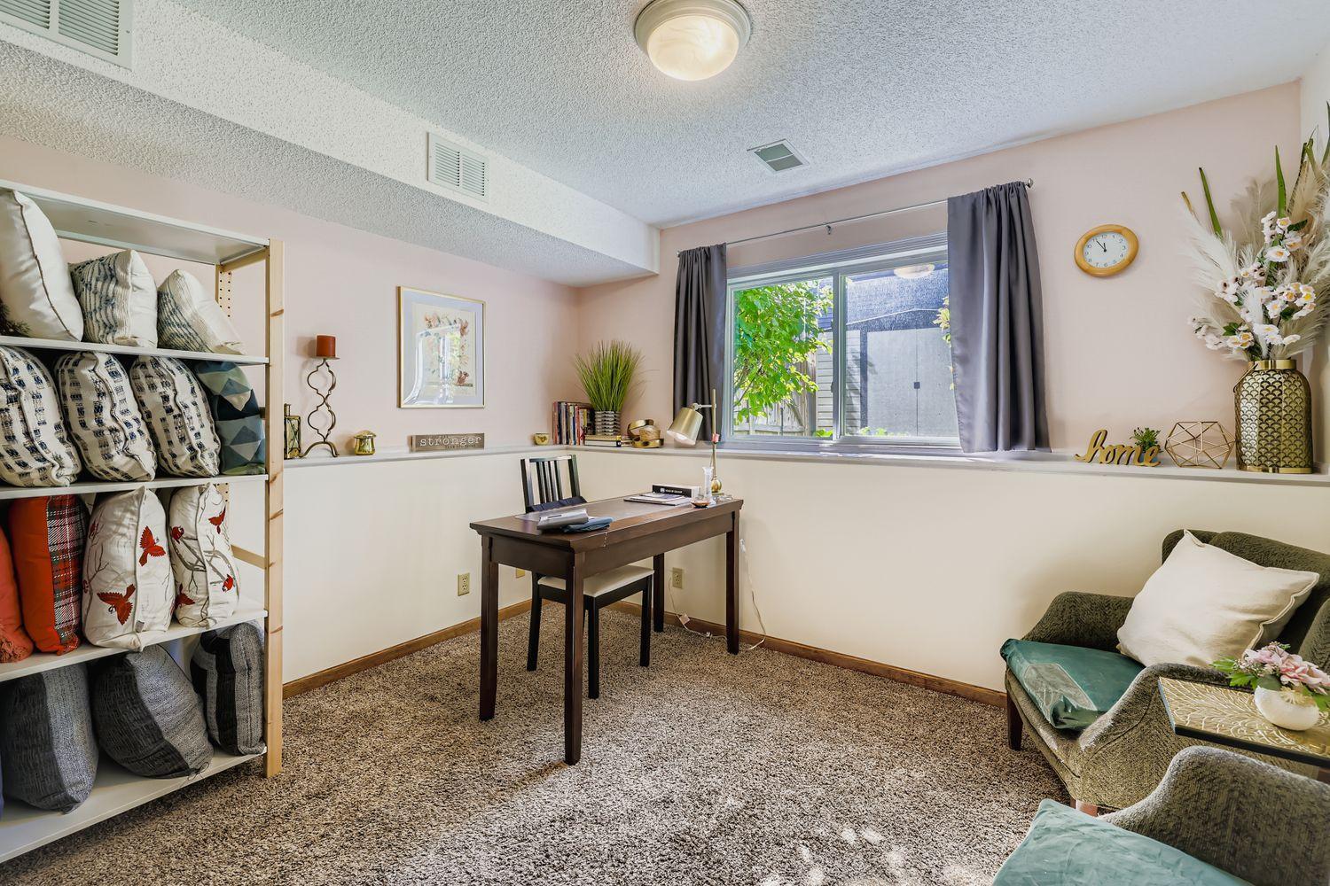 4755 Yorktown Lane N