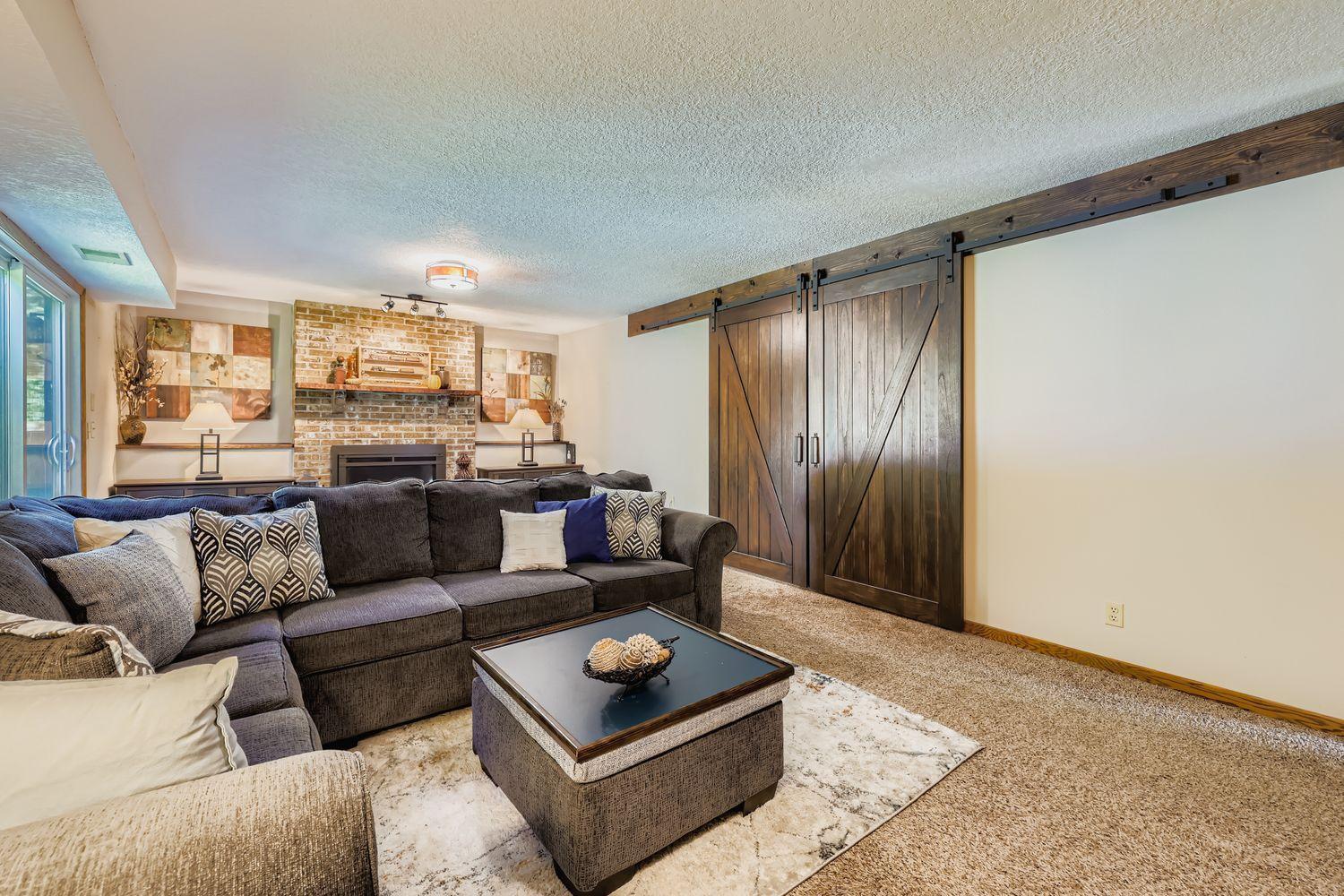 4755 Yorktown Lane N