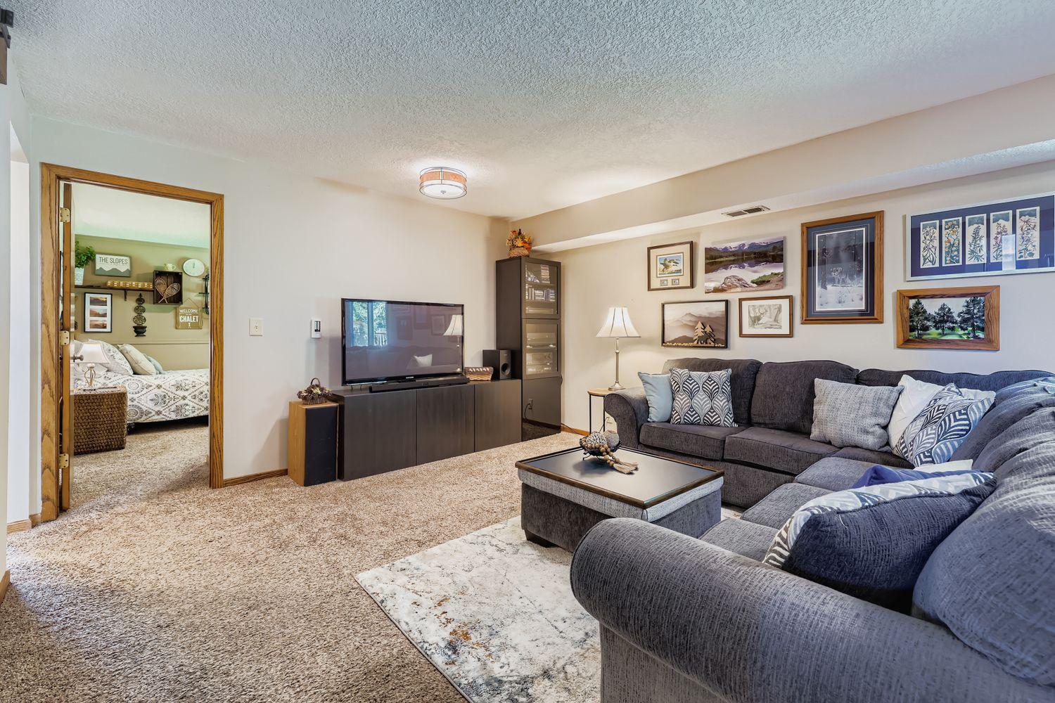 4755 Yorktown Lane N