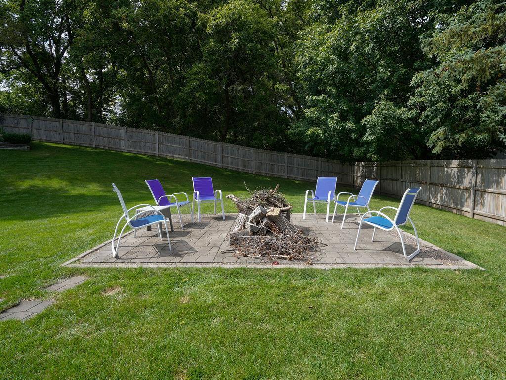 4755 Yorktown Lane N