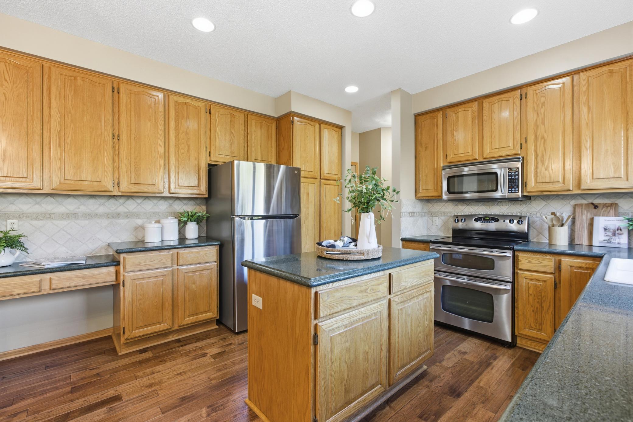 2284 Stone Creek Lane W