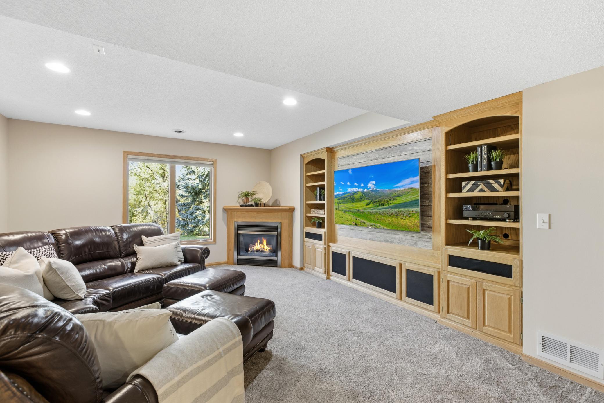 2284 Stone Creek Lane W