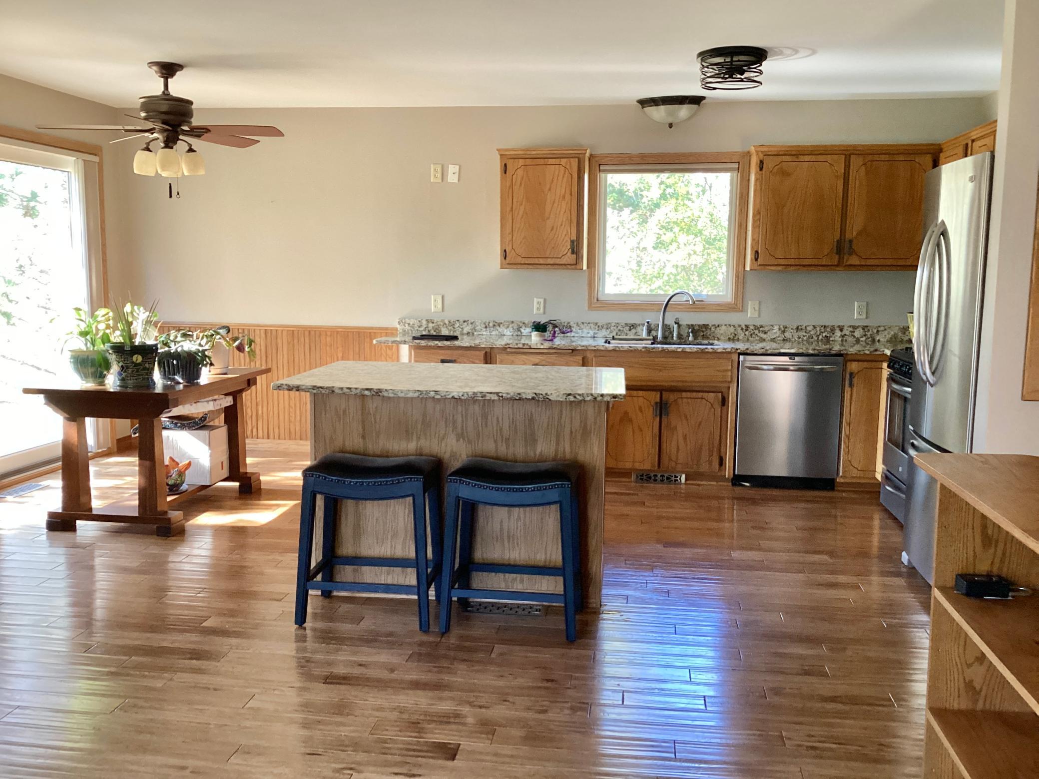 19158 Kent Street NW