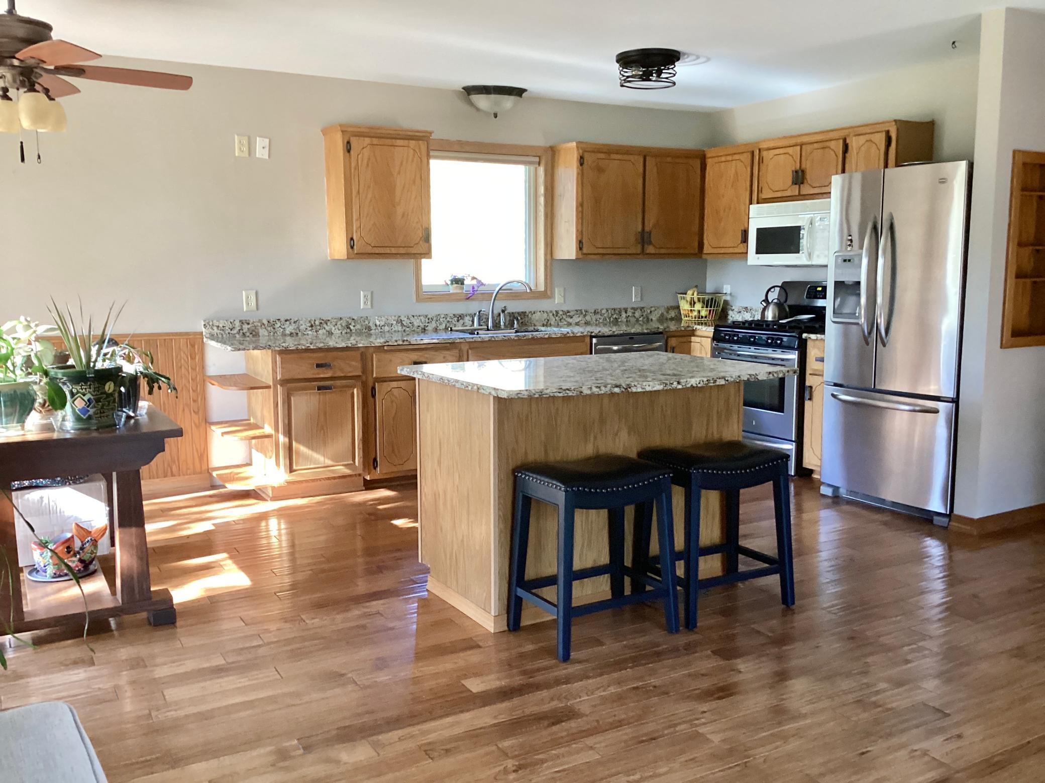 19158 Kent Street NW