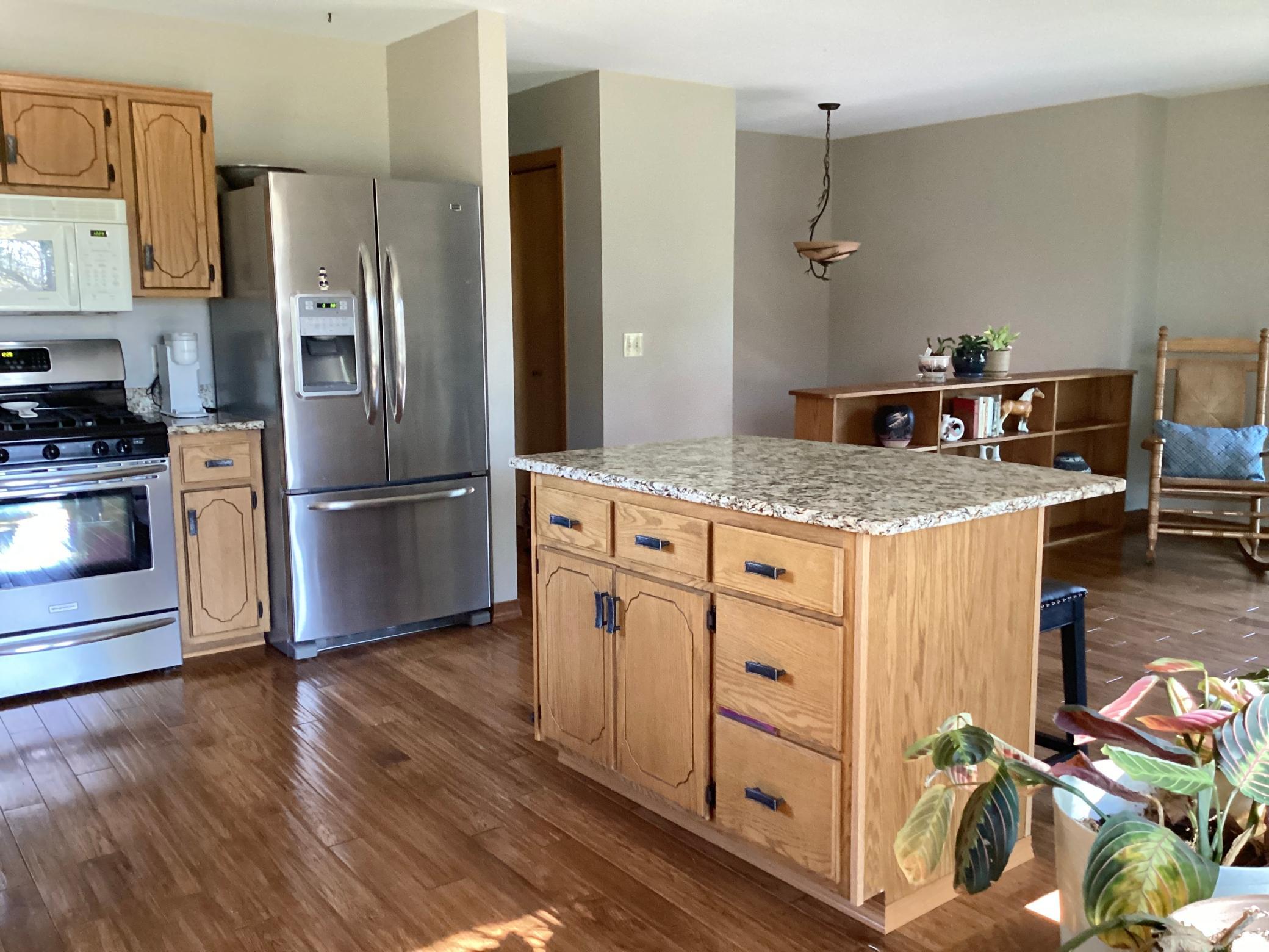 19158 Kent Street NW