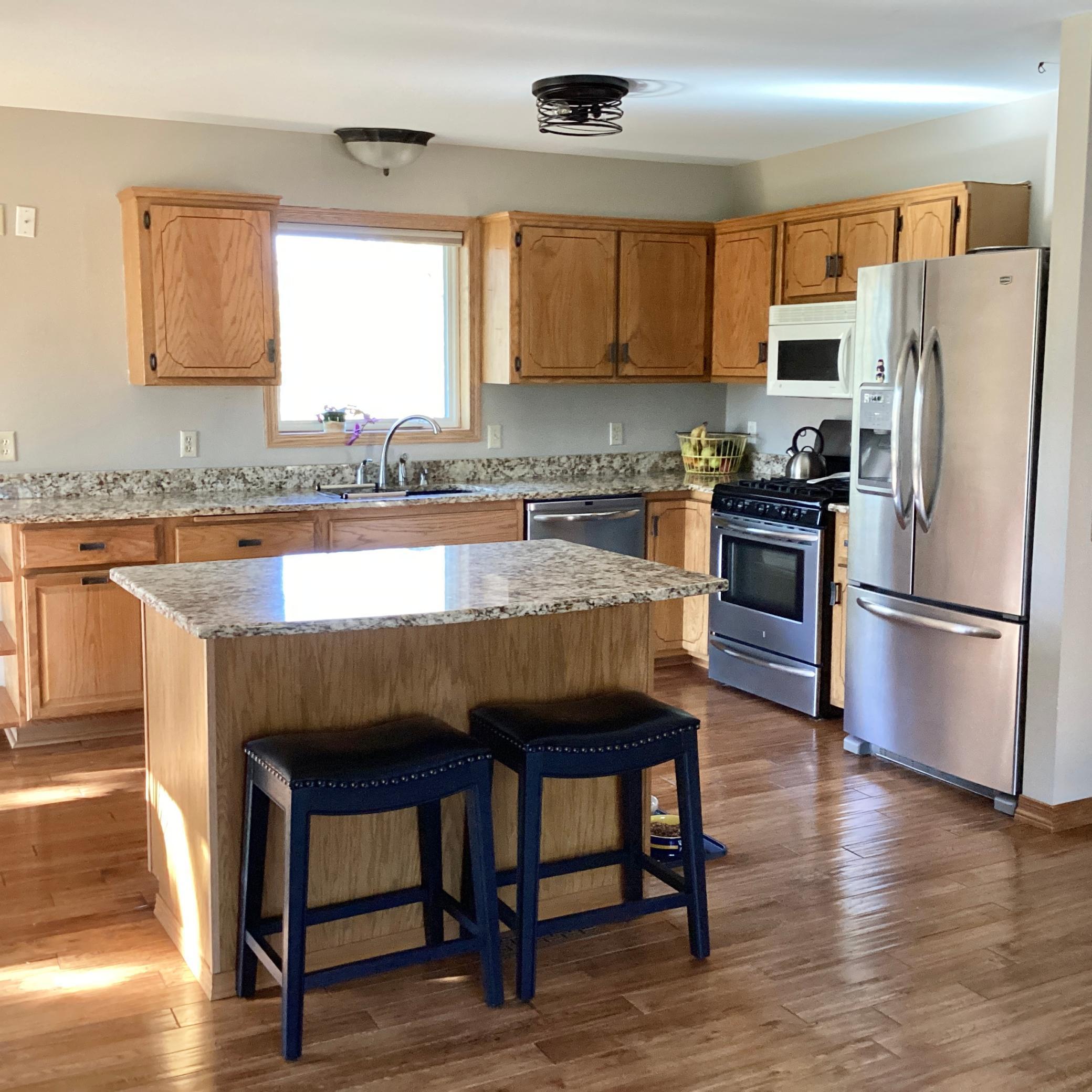 19158 Kent Street NW