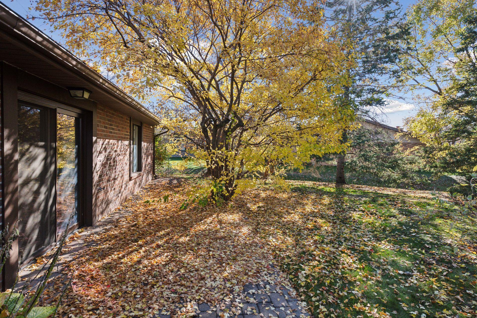 1150 Black Oaks Lane N