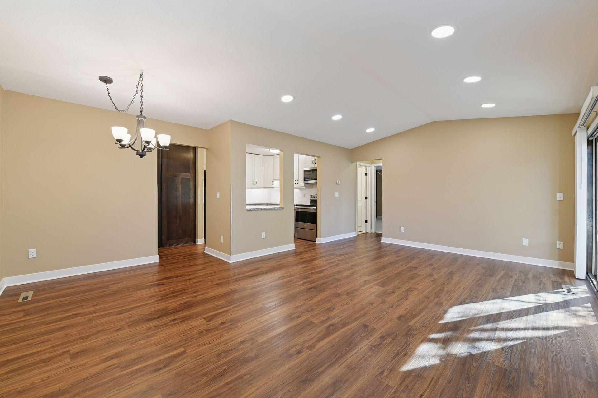 1150 Black Oaks Lane N