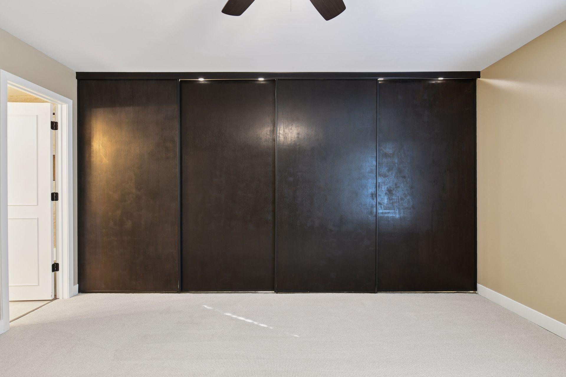 1150 Black Oaks Lane N