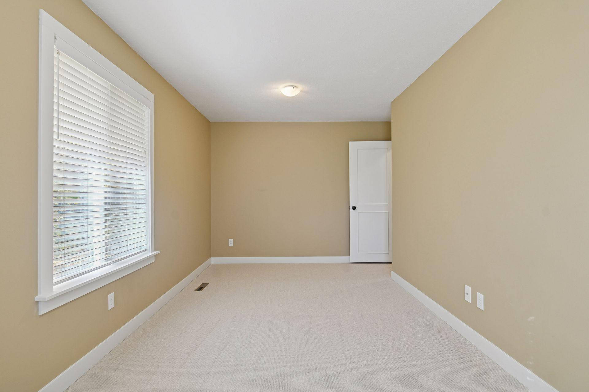 1150 Black Oaks Lane N