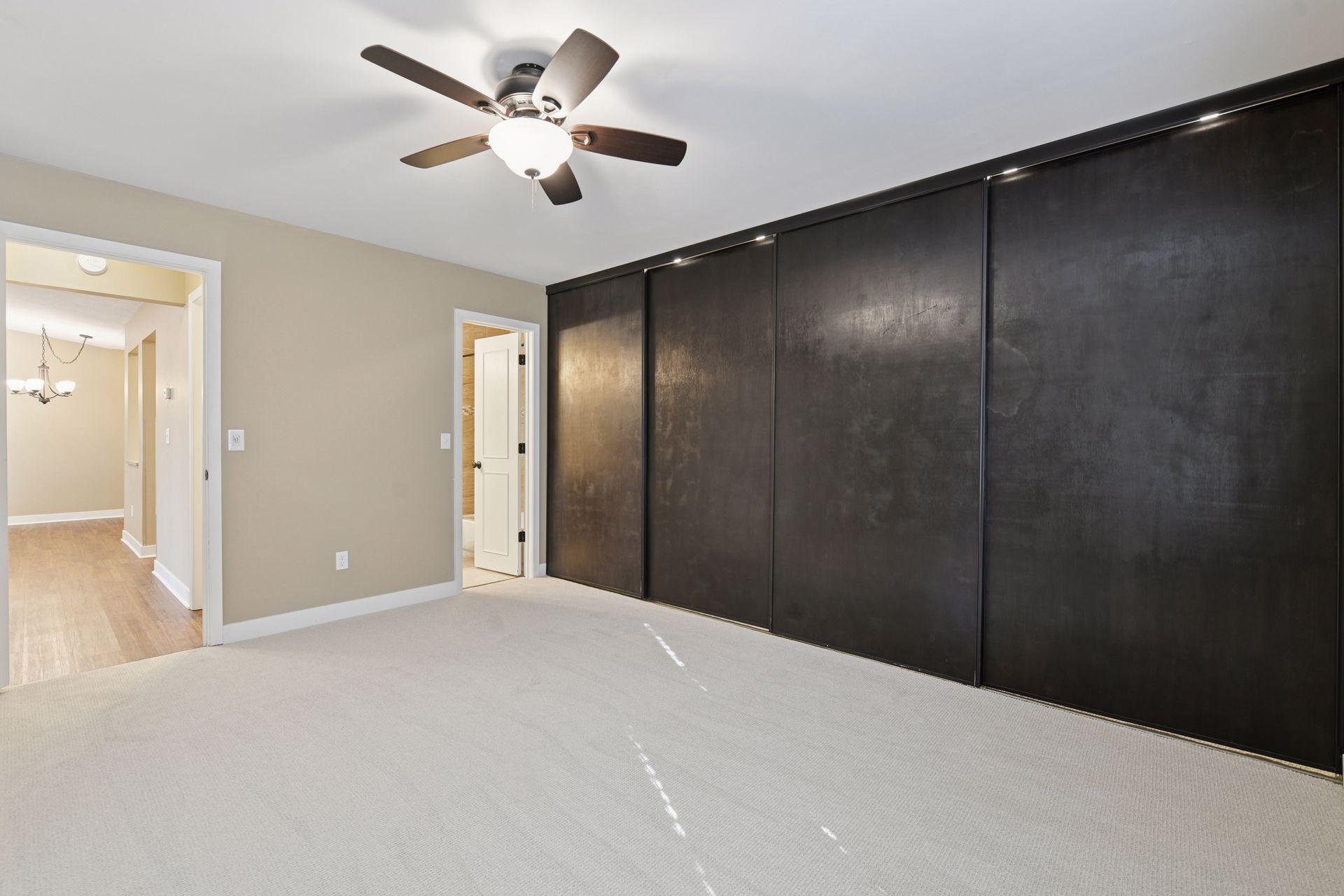 1150 Black Oaks Lane N