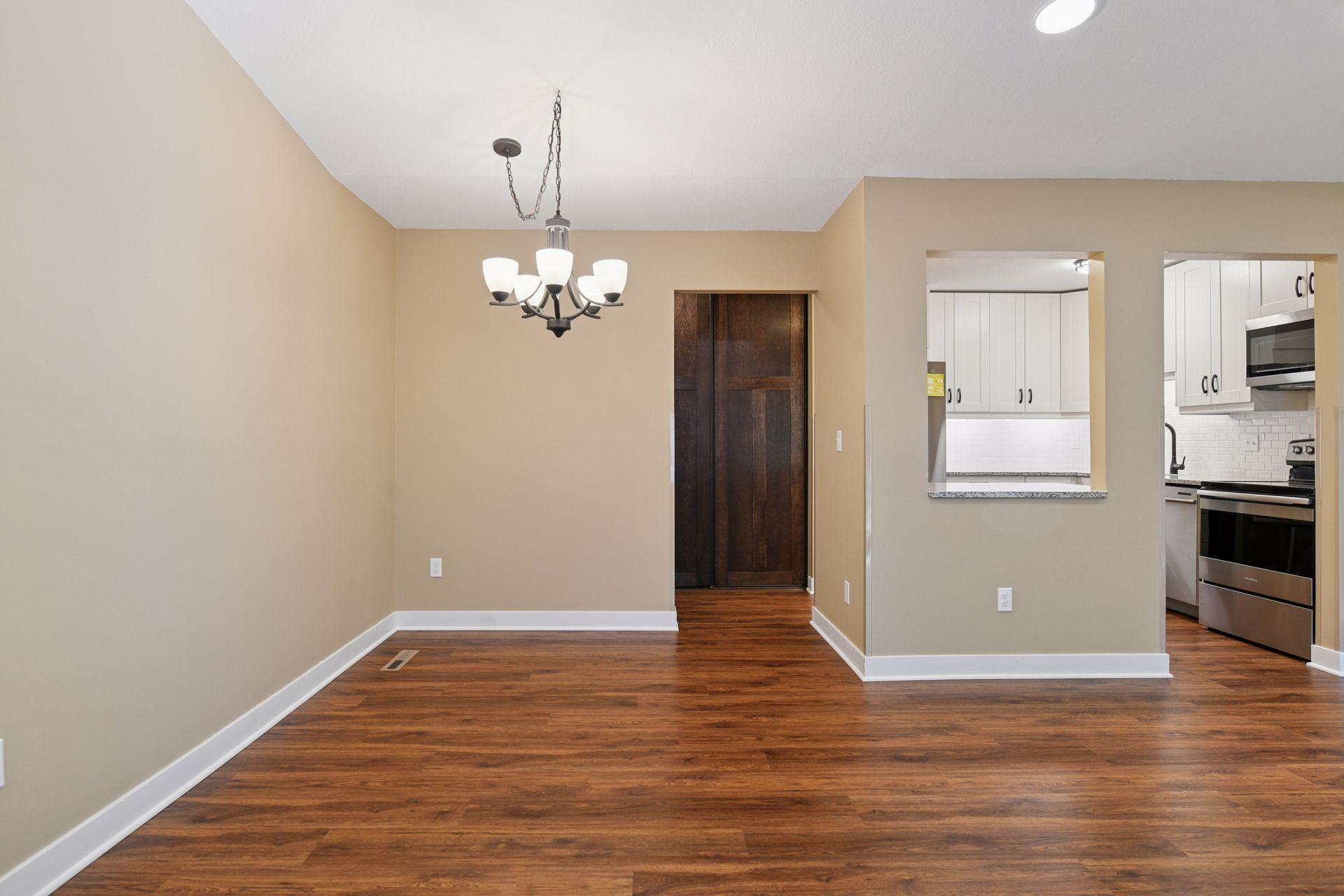 1150 Black Oaks Lane N