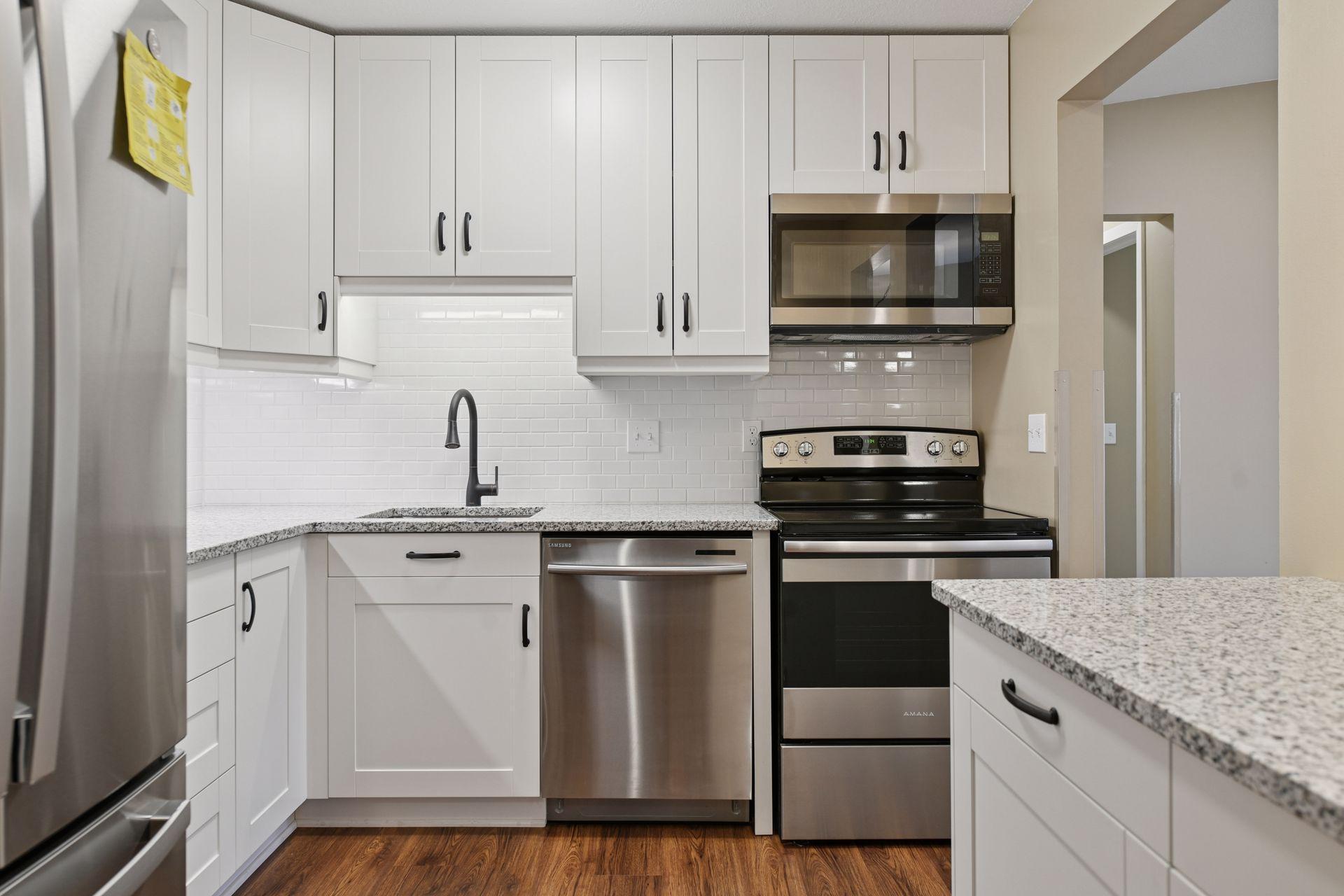 1150 Black Oaks Lane N