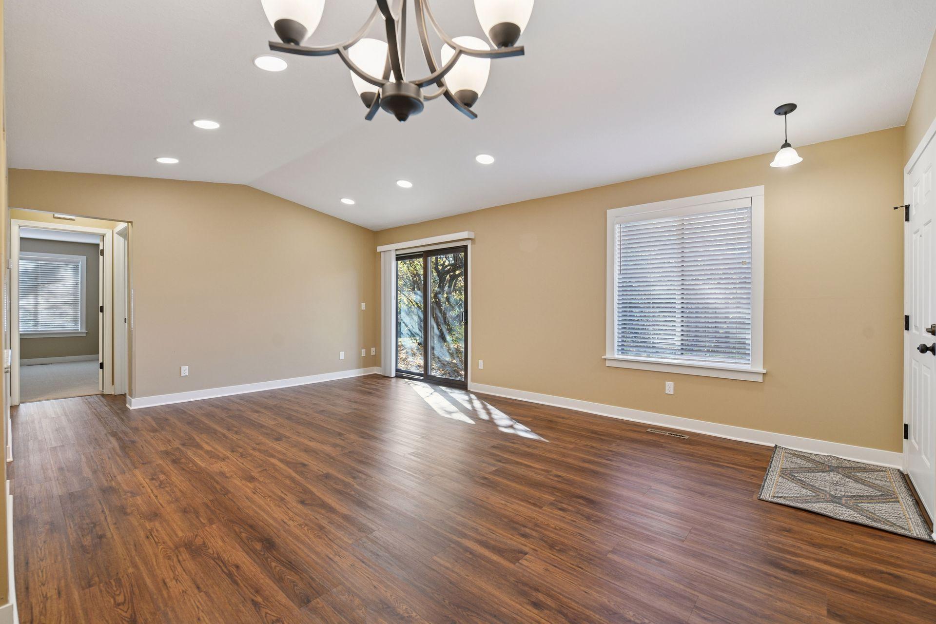 1150 Black Oaks Lane N