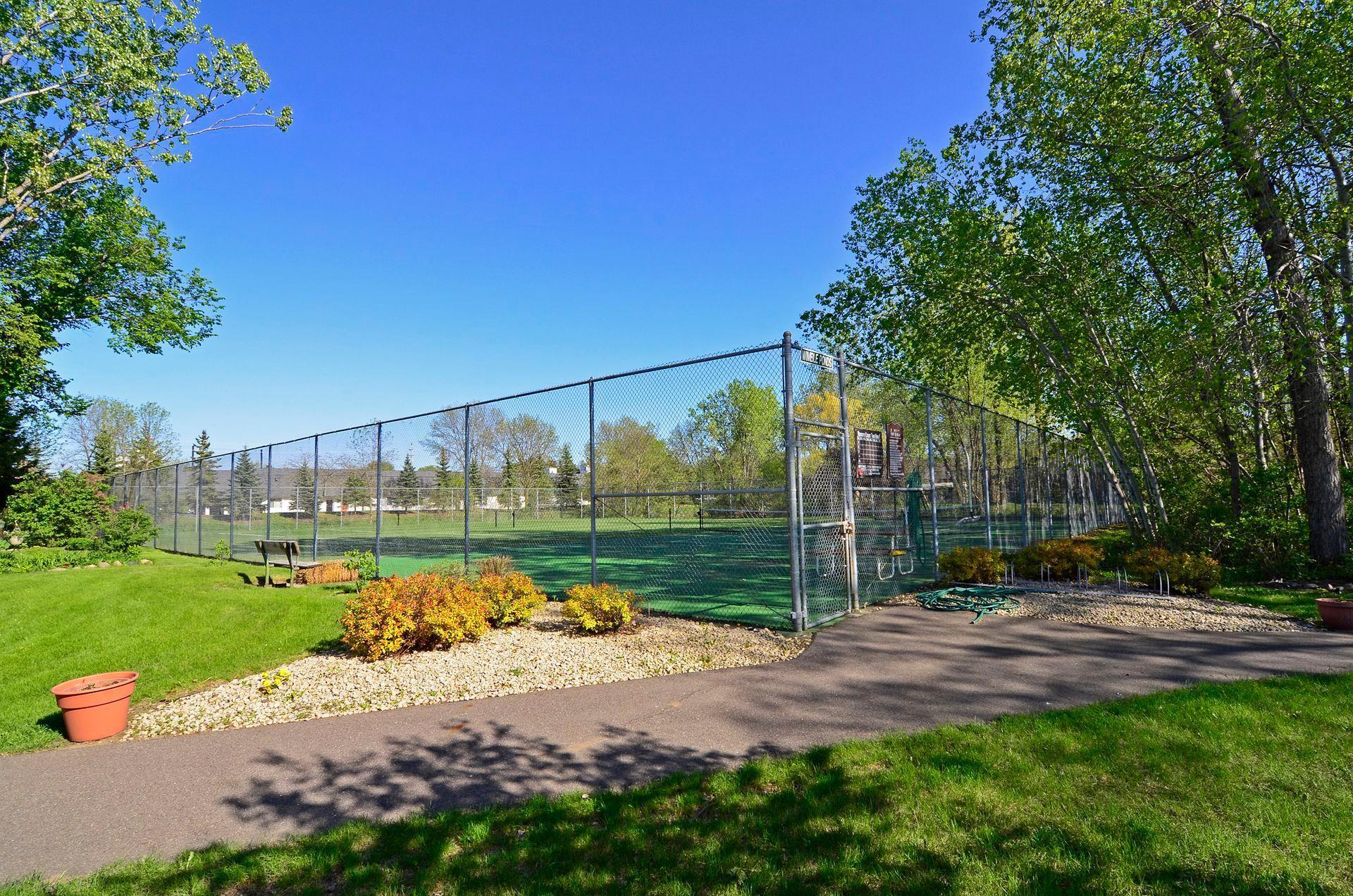 1150 Black Oaks Lane N