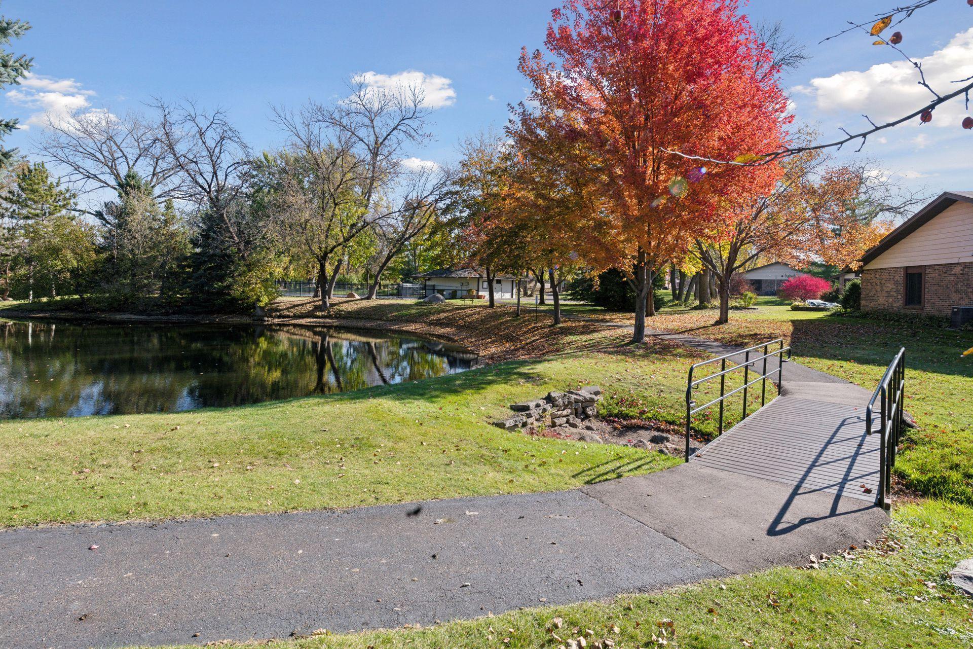 1150 Black Oaks Lane N